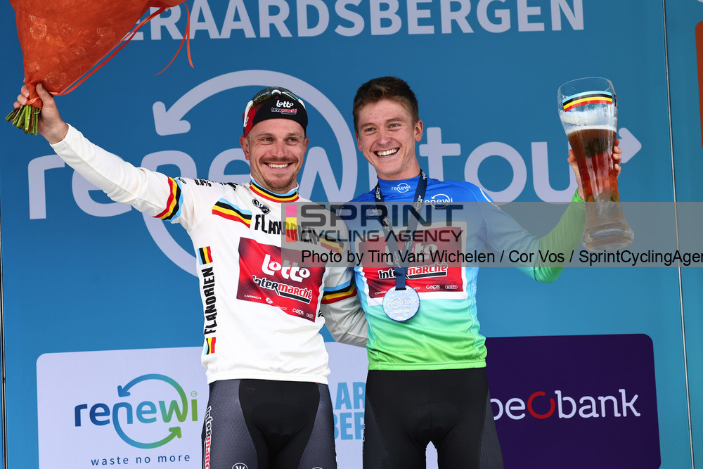Jenno Berckmoes (à direita) é o novo camisola azul do Renewi Tour (Foto: Tim Van Wichelen/CV/SprintCyclingAgency©2026)