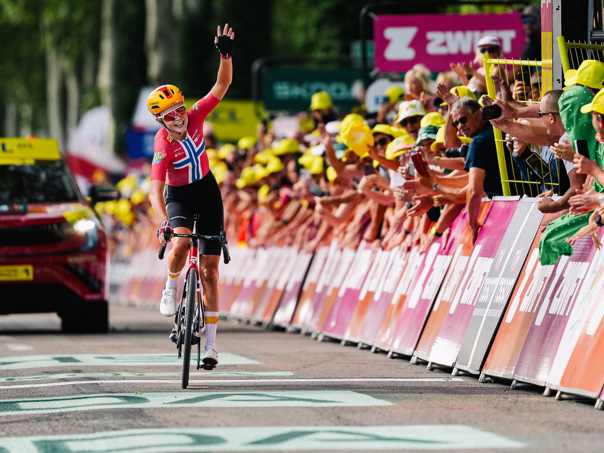 Sigrid Haugset vinga a fuga na etapa 3 do Tour de France Femmes e é a nova líder da geral!