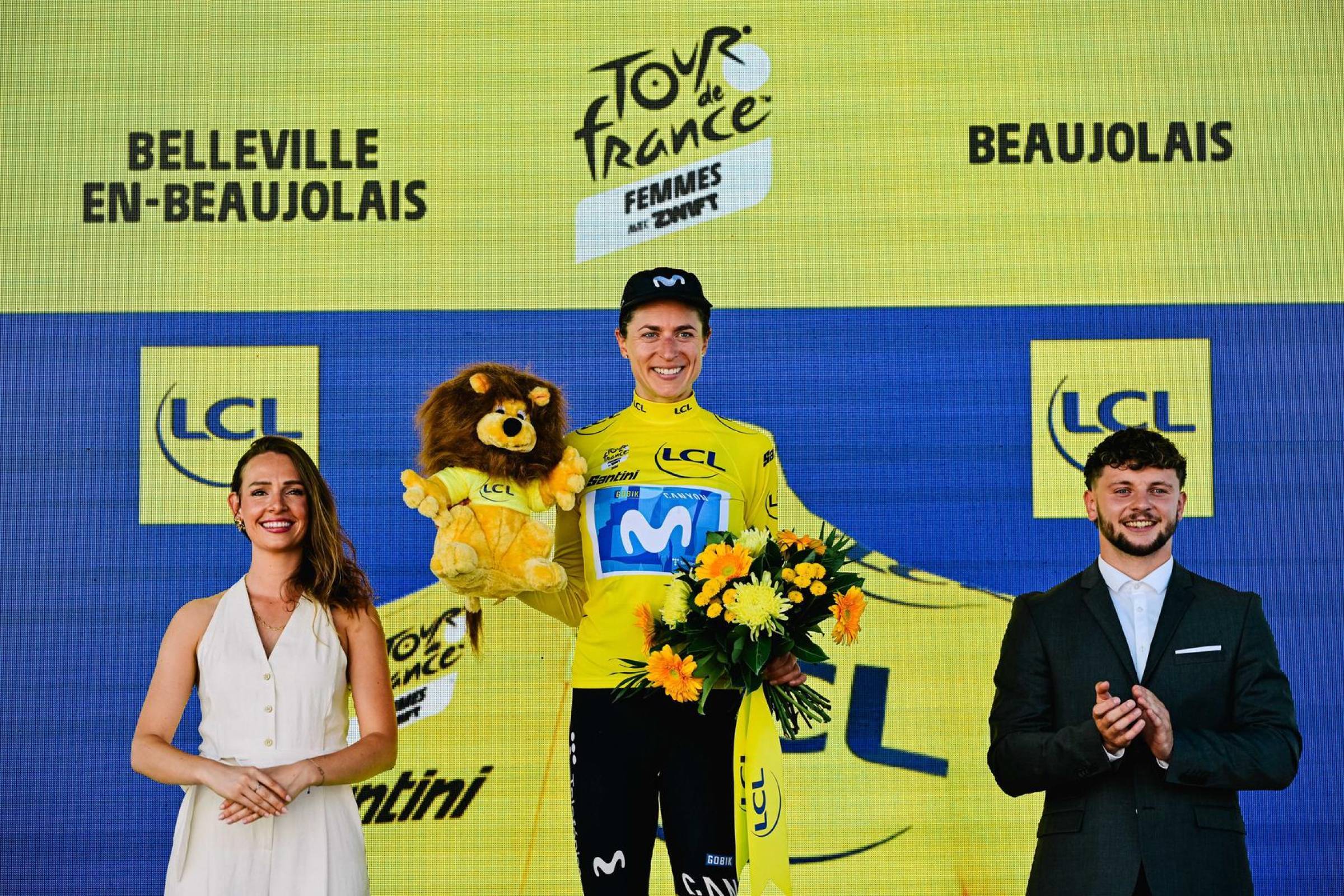 Marlen Reusser segue a camisola amarela do Tour de France Femmes