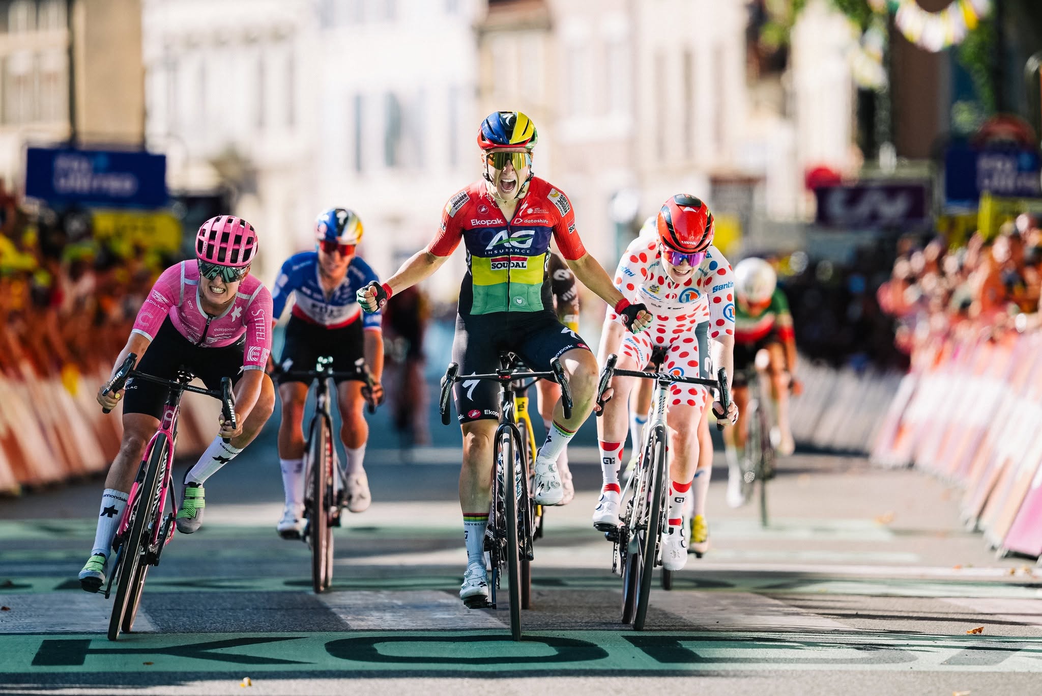 Kim Le Court vence caótica etapa 6 do Tour de France Femmes!