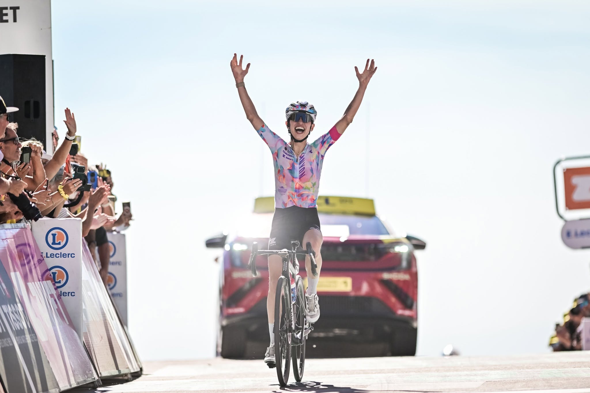 Kasia Niewiadoma-Phinney conquista o Mont Ventoux e é a nova líder do Tour de France Femmes!