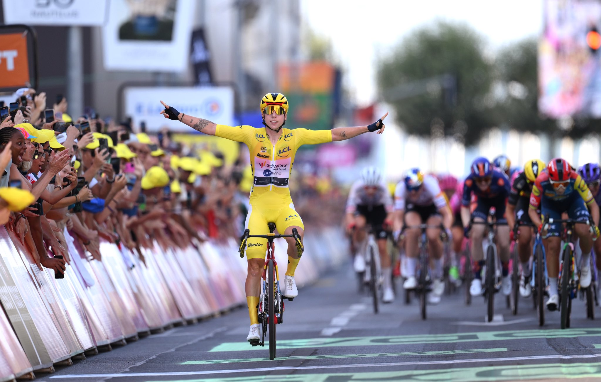 Irá Lorena Wiebes fazer o hat-trick na etapa 8 do Tour de France Femmes?