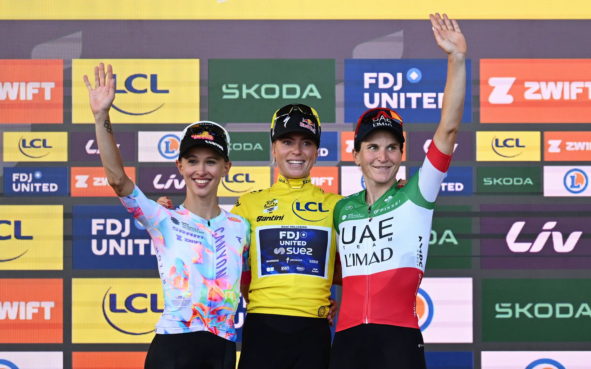 O pódio do Tour de France Femmes com Kasia Niewiadoma. Demi Vollering e Elisa Longo Borghini (Foto: UCI)