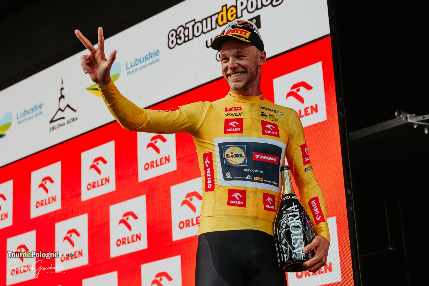 Jonathan Milan segue o camisola amarela do Tour de Pologne