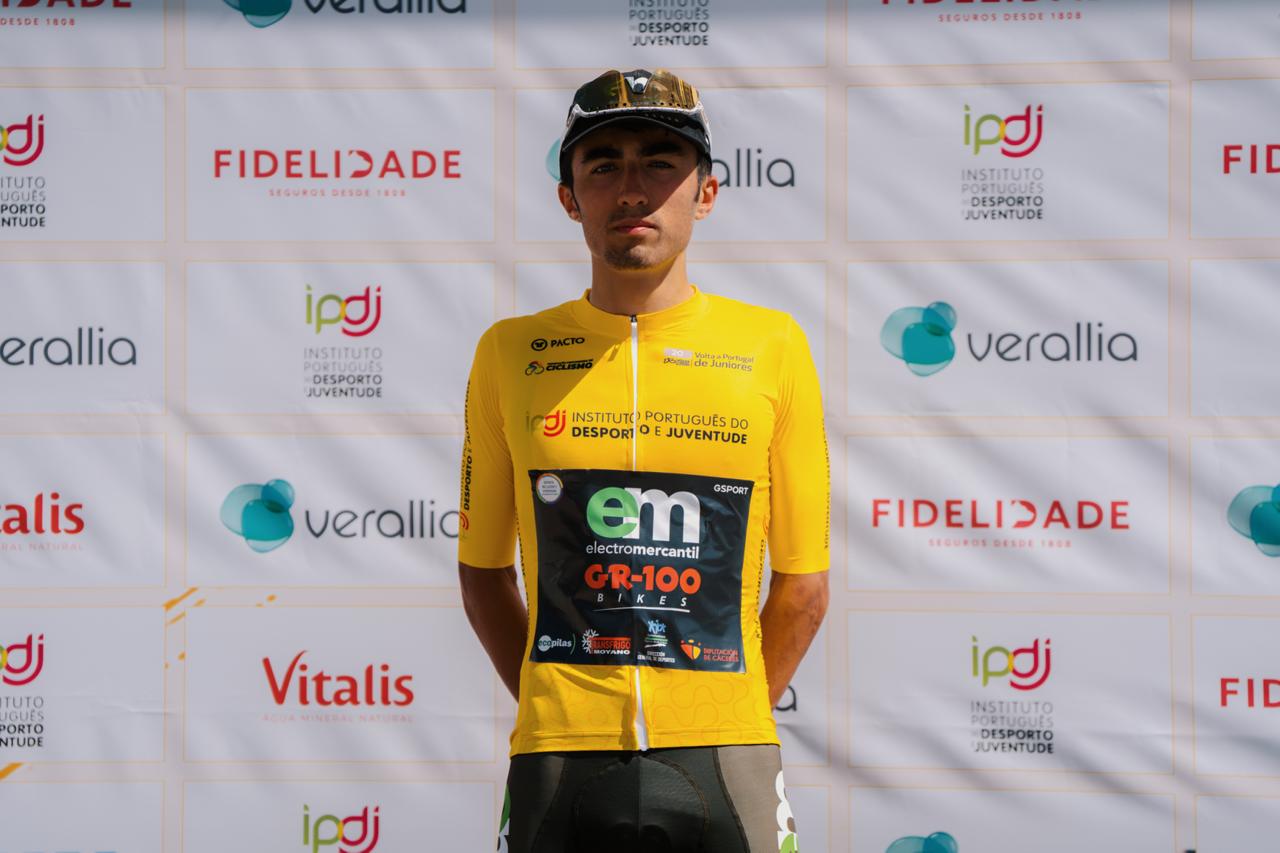 Tomás Mateus segue o camisola amarela da Volta a Portugal de Juniores