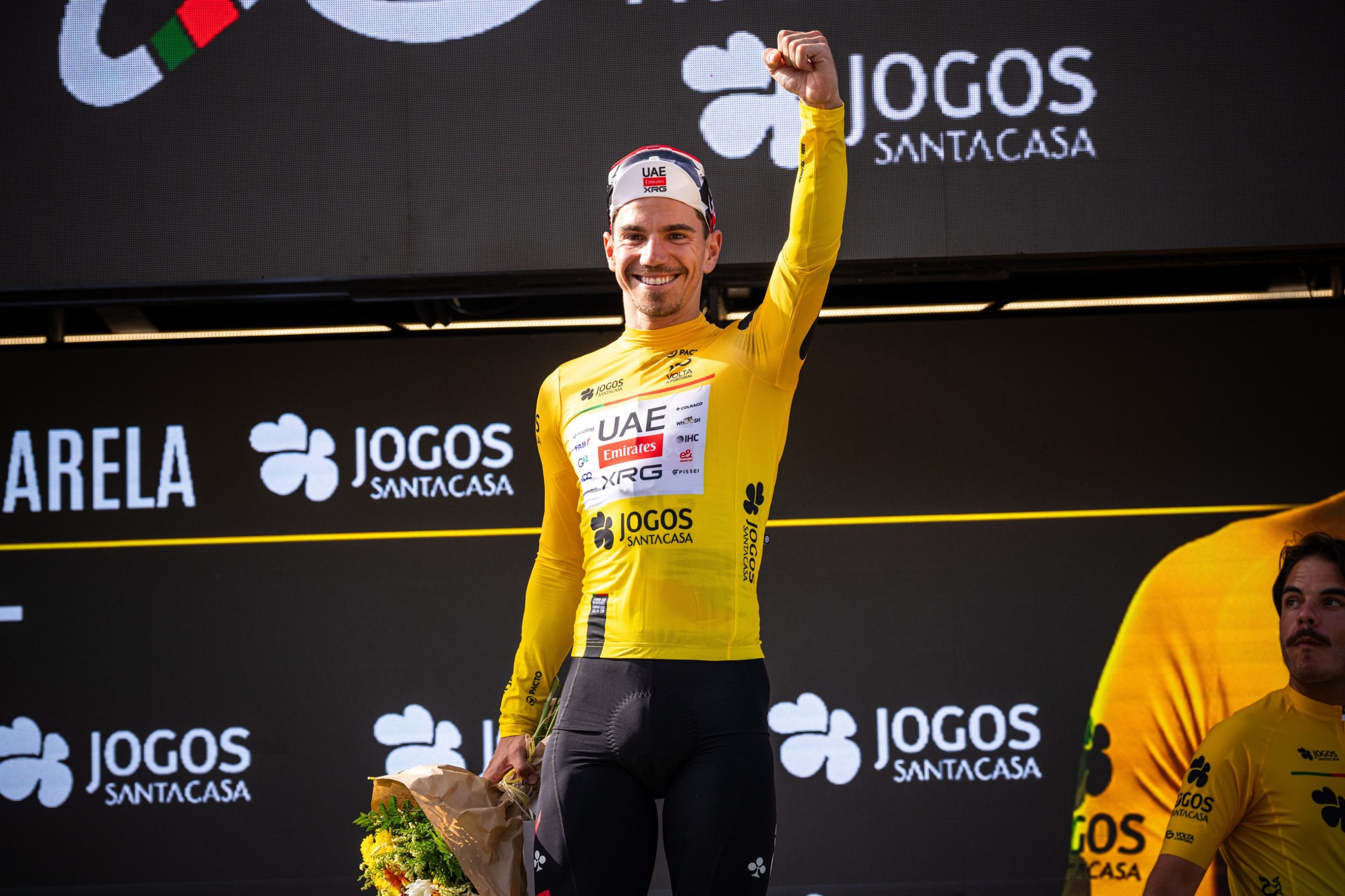Rui Oliveira segue o camisola amarela da Volta a Portugal