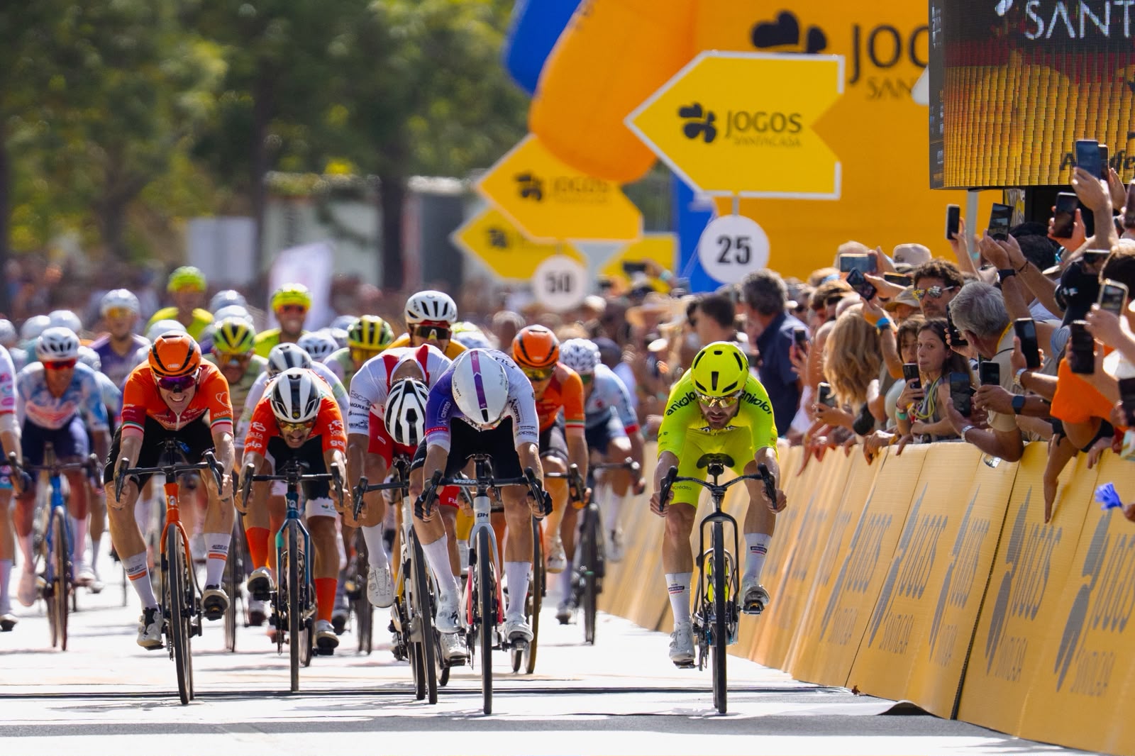 Santiago Mesa impõe-se em apertado sprint e conquista etapa 2 da Volta a Portugal!
