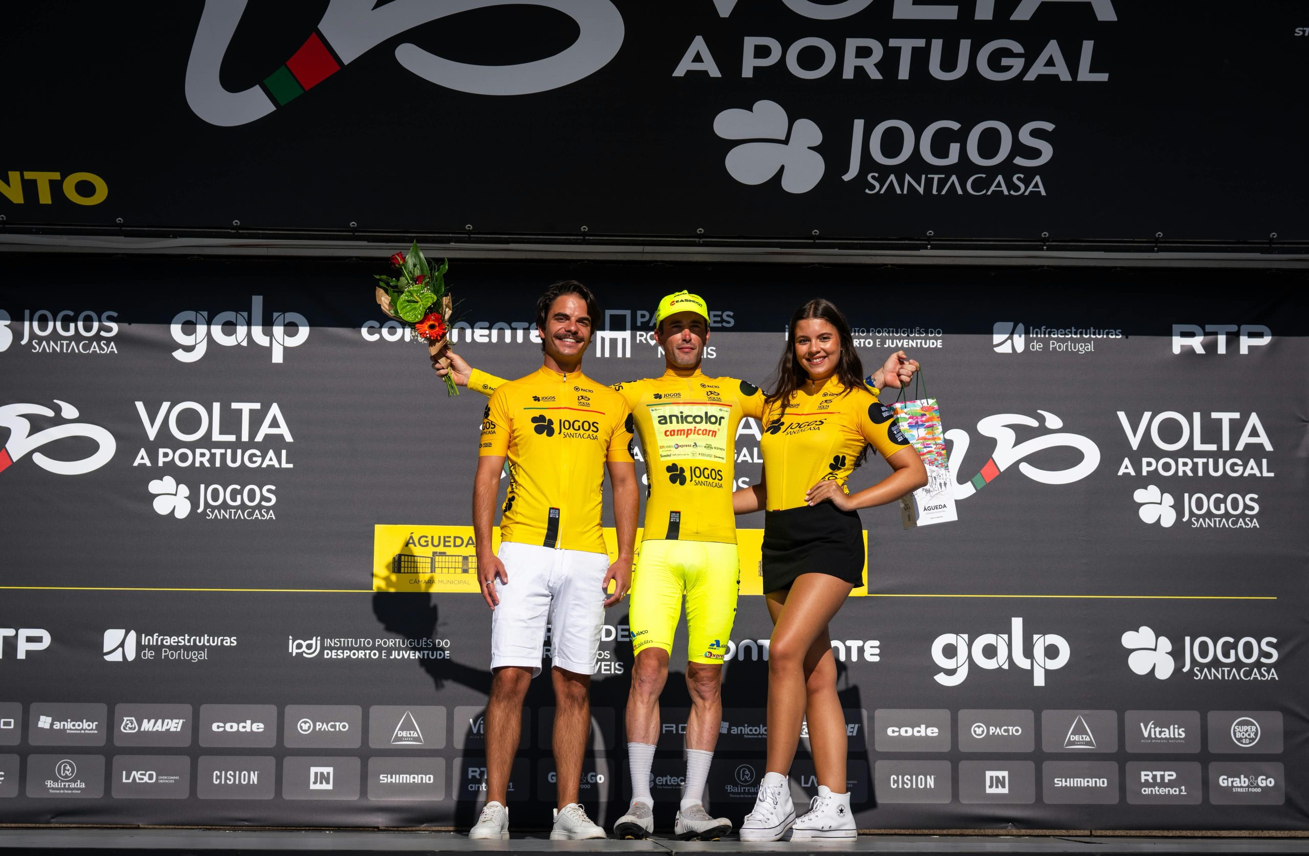 Alexis Guerin segue o camisola amarela da Volta a Portugal (Foto: Igor Martins / FPC)