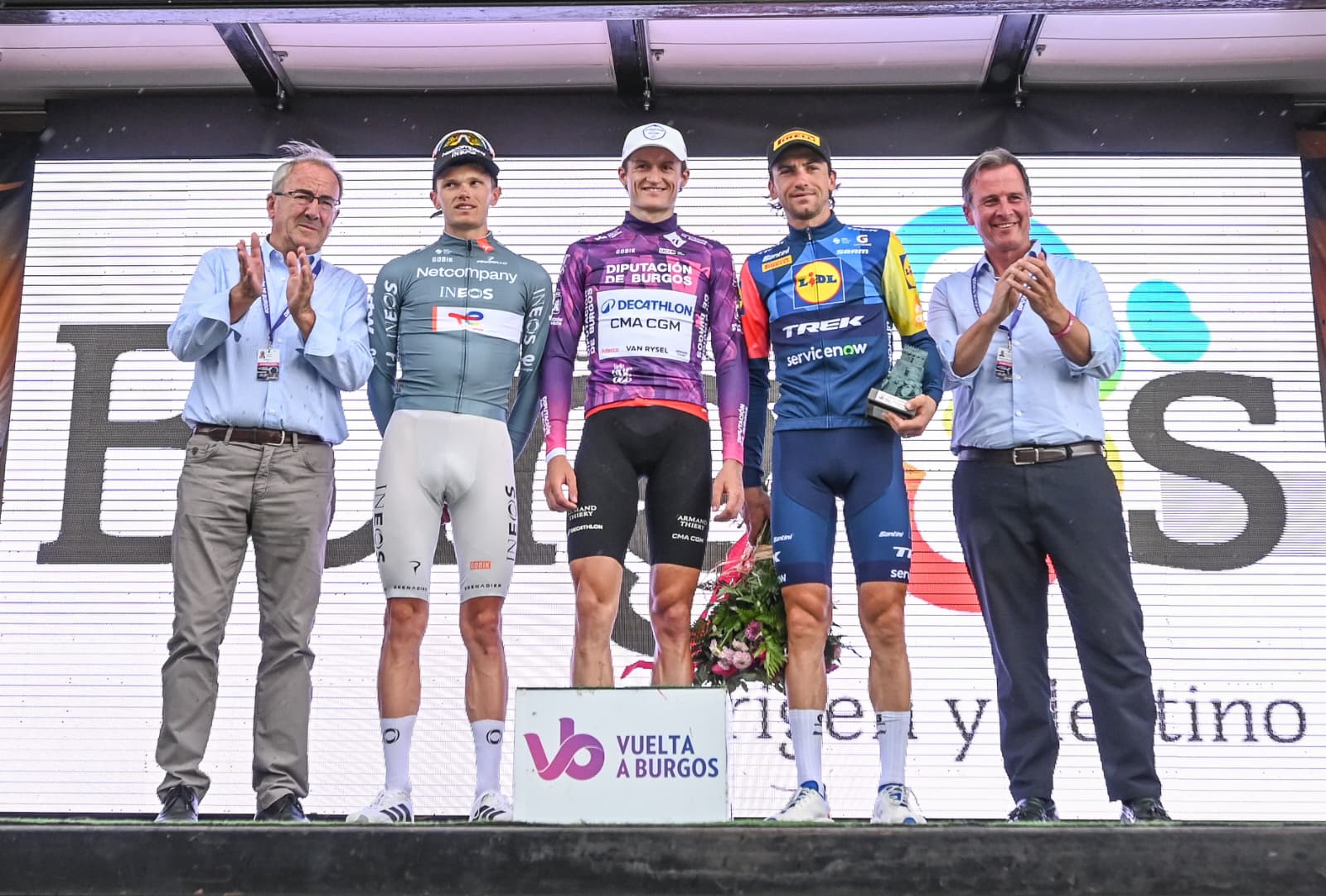 O pódio da Vuelta a Burgos com Oscar Onley, Felix Gall e Giulio Ciccone (Foto: Vuelta a Burgos)