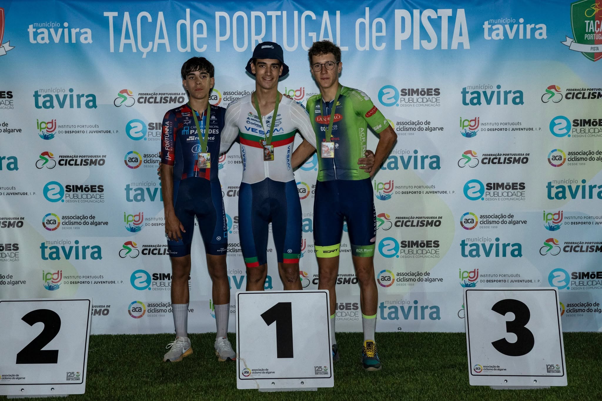 O pódio do Km dos cadetes masculinos em Tavira com Martim Quitério, Bruno Nogueira e José Gomes