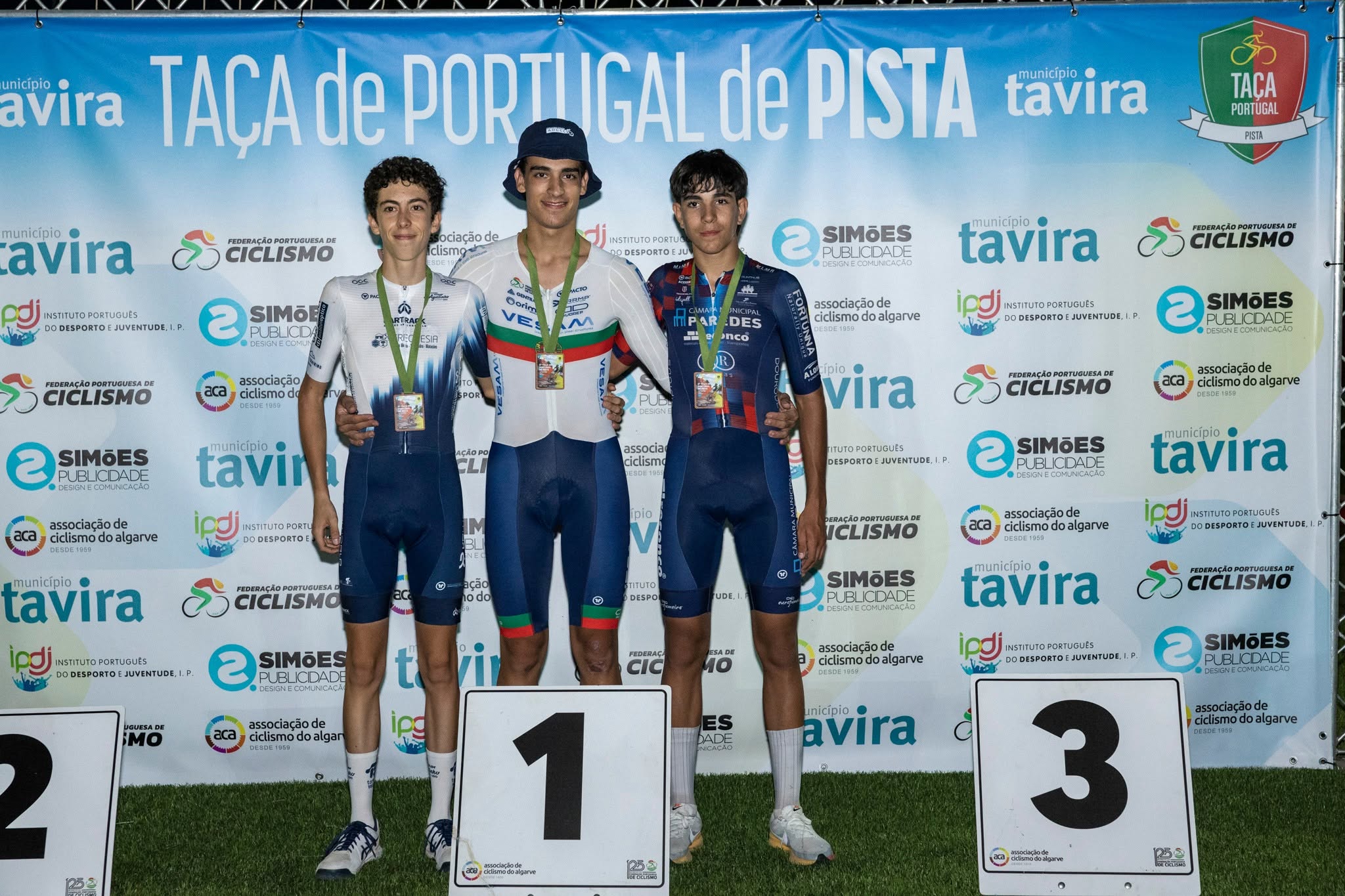 O pódio da Eliminação dos cadetes masculinos em Tavira com Guilherme Marreiros, Bruno Nogueira e Martim Quitério