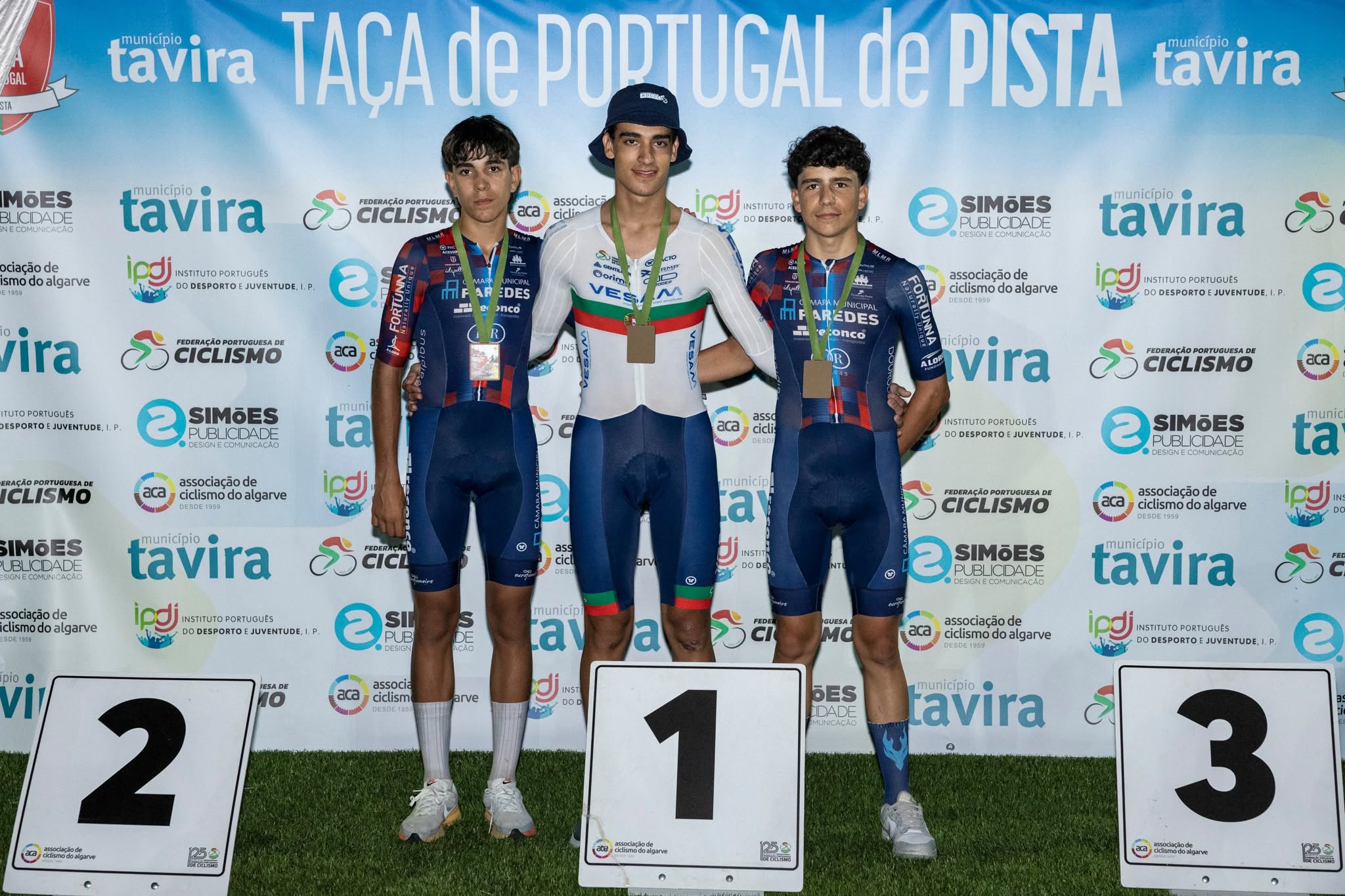 O pódio da Corrida por Pontos dos cadetes masculinos em Tavira com Martim Quitério, Bruno Nogueira e Rodrigo Brandão