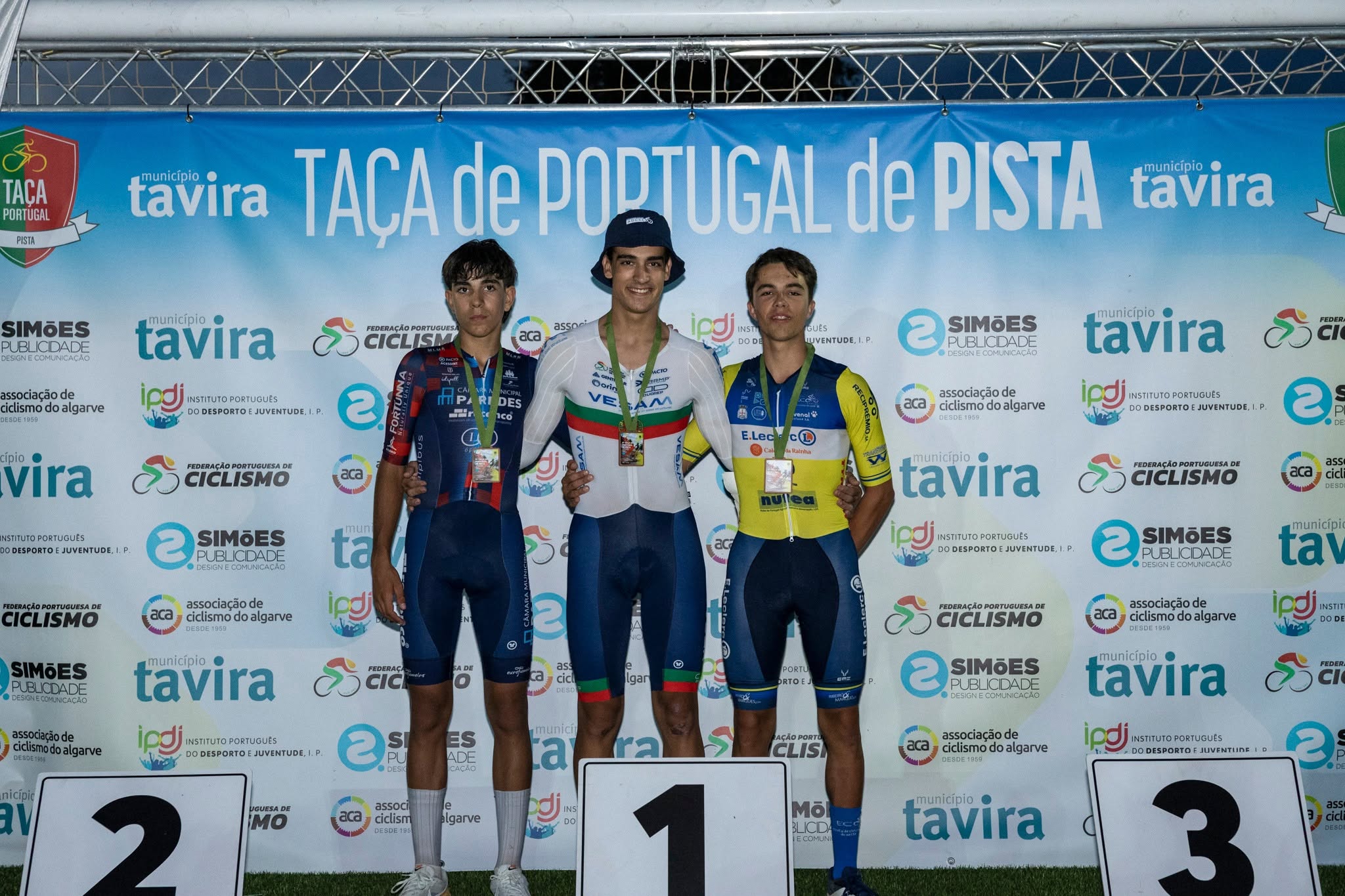 O pódio do Scratch dos cadetes masculinos em Tavira com Martim Quitério, Bruno Nogueira e Gabriel Maurício