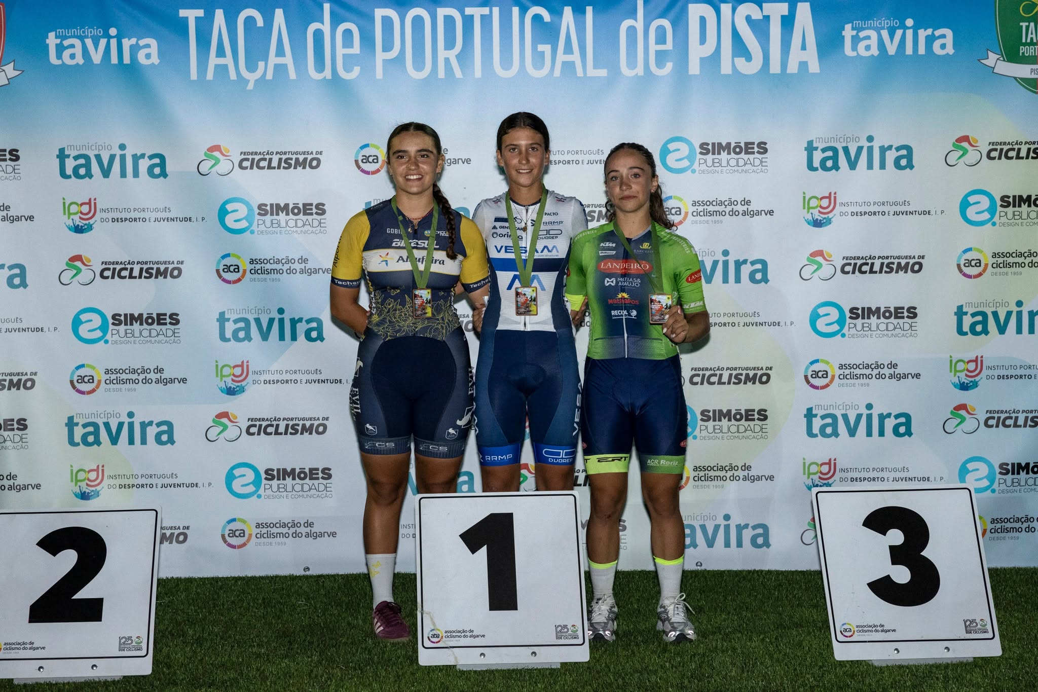 O pódio do KM das cadetes femininas em Tavira com Lúcia Martins, Carolina Bernardo e Mariana Peixoto