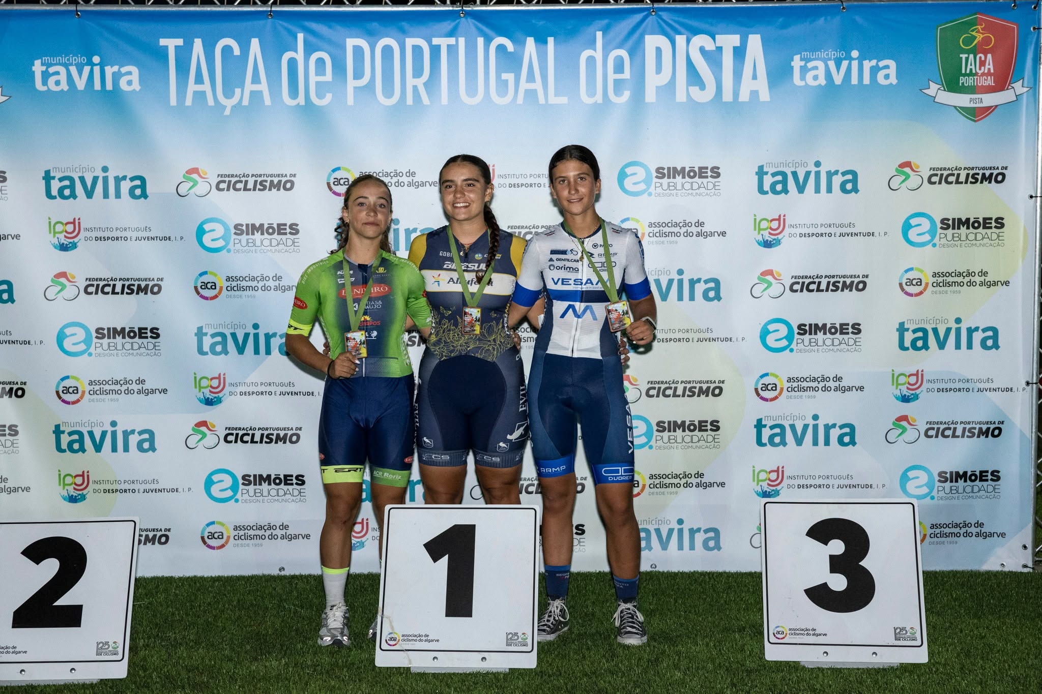O pódio da Eliminação das cadetes femininas em Tavira com Mariana Peixoto, Lúcia Martins e Carolina Bernardo