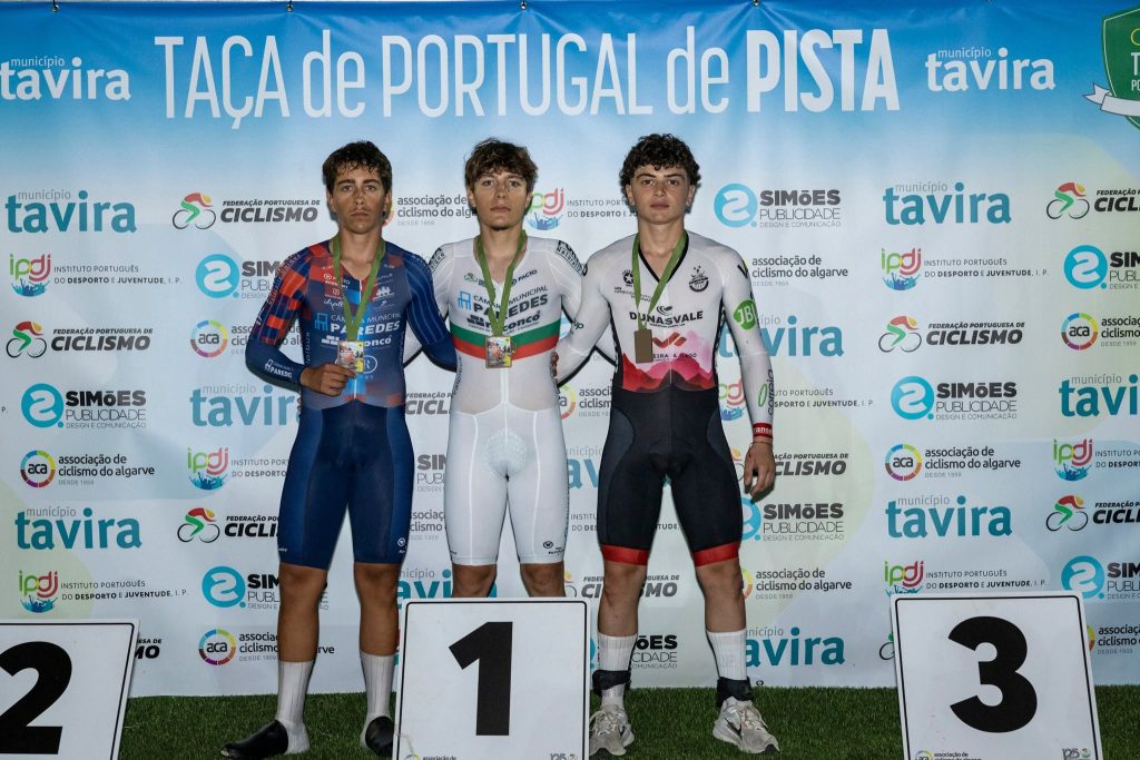 O pódio da Perseguição Individual dos juniores masculinos em Tavira com Ricardo Almeida, João Silva e Leonardo Leandro