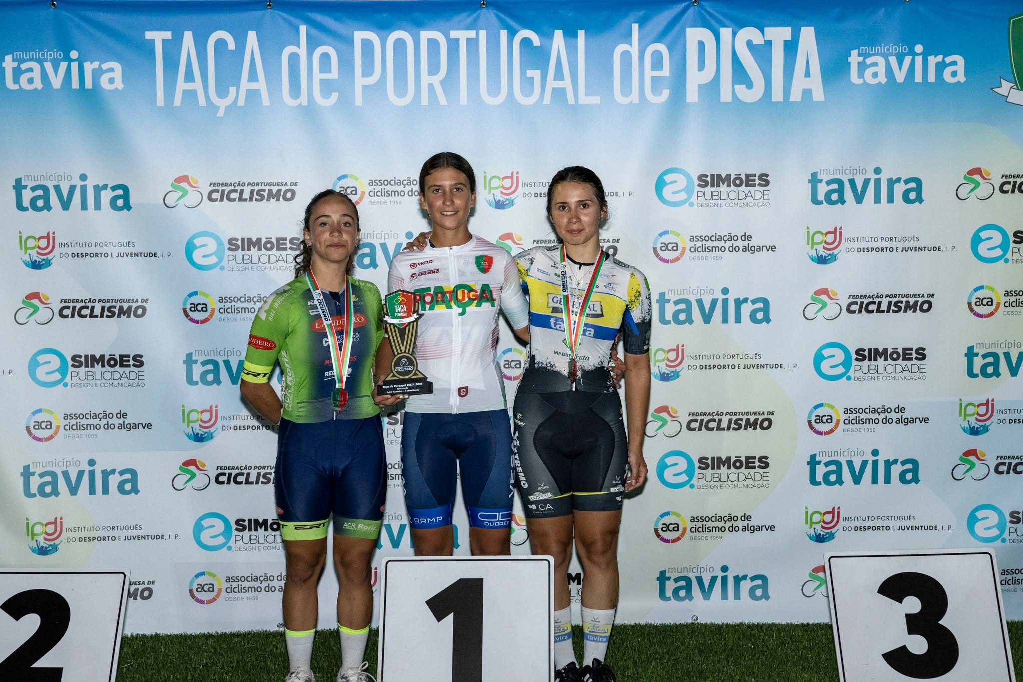 O pódio da Taça de Portugal de Eliminação das cadetes femininas com Mariana Peixoto, Carolina Bernardo e Juliana Gonçalves