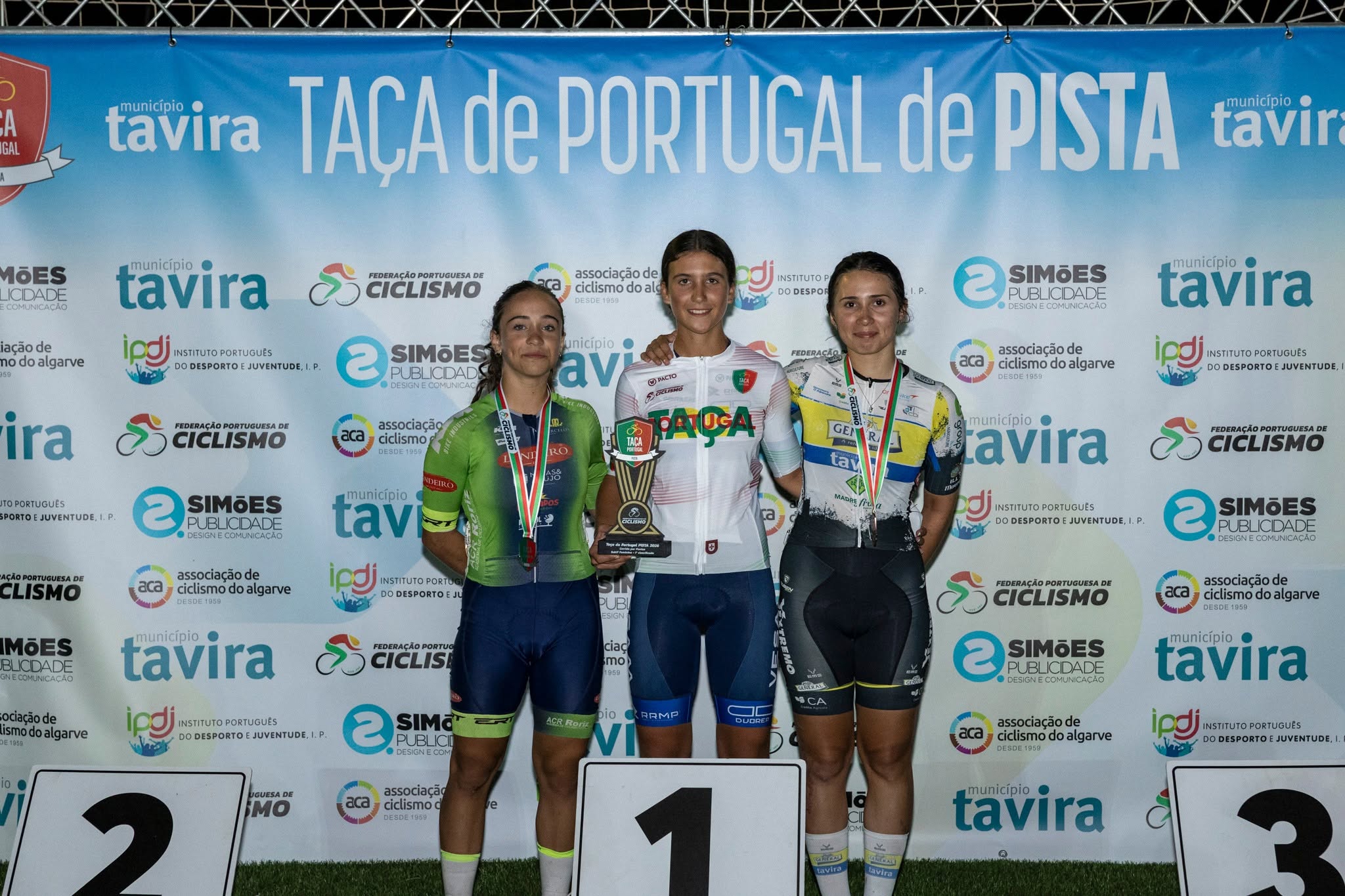 O pódio da Taça de Portugal de Corrida por Pontos das cadetes femininas com Mariana Peixoto, Carolina Bernardo e Juliana Gonçalves