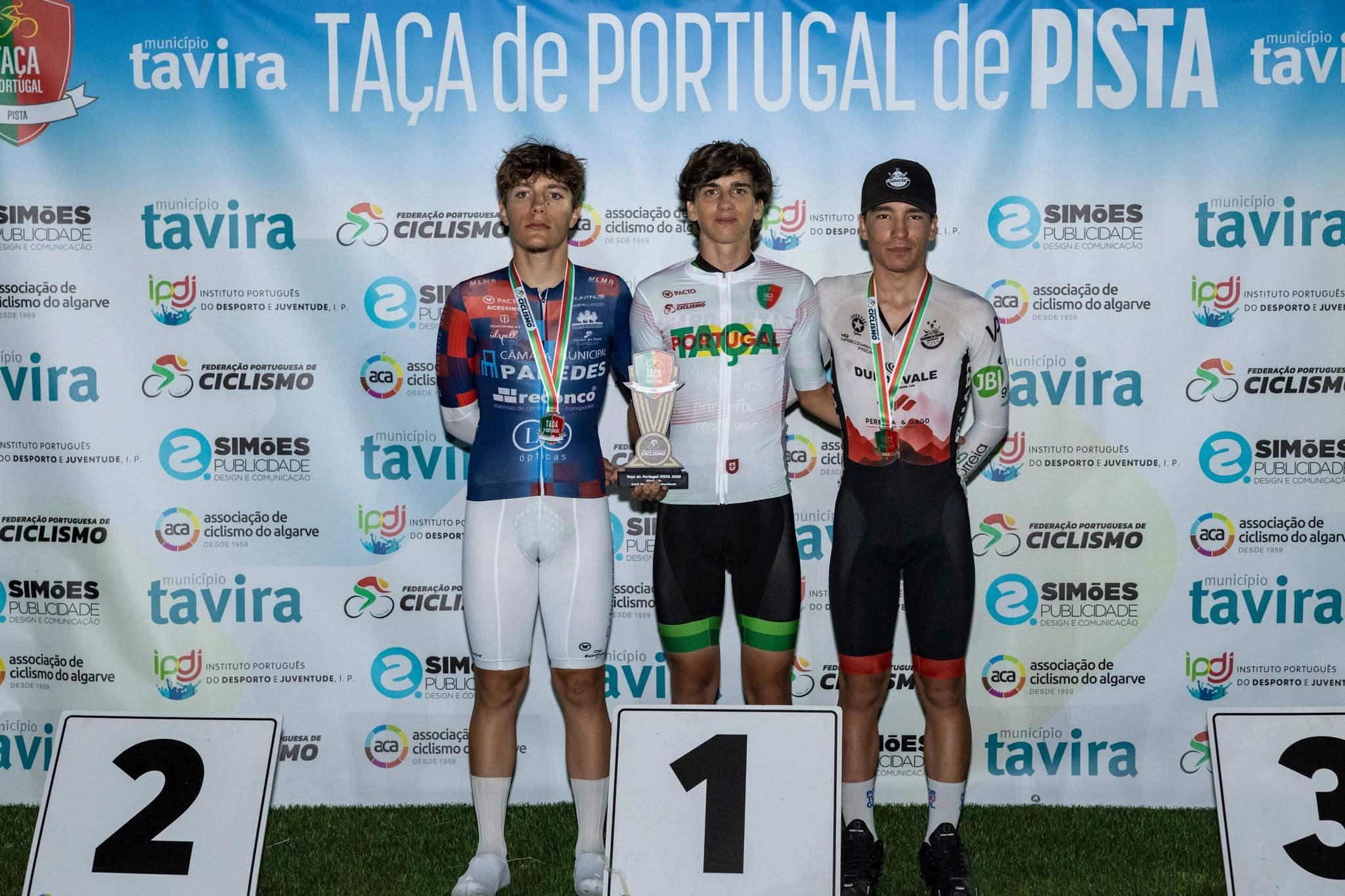O pódio da Taça de Portugal de Eliminação dos juniores masculinos com João Silva, Vicente Saraiva e Afonso Guerreiro