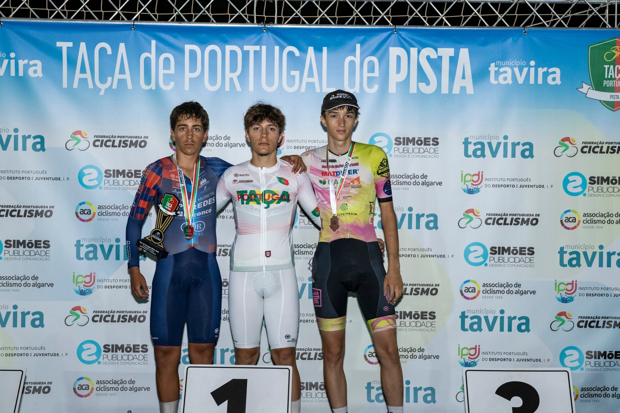 O pódio da Taça de Portugal de Perseguição Individual dos juniores masculinos com Ricardo Almeida, João Silva e João Faísca