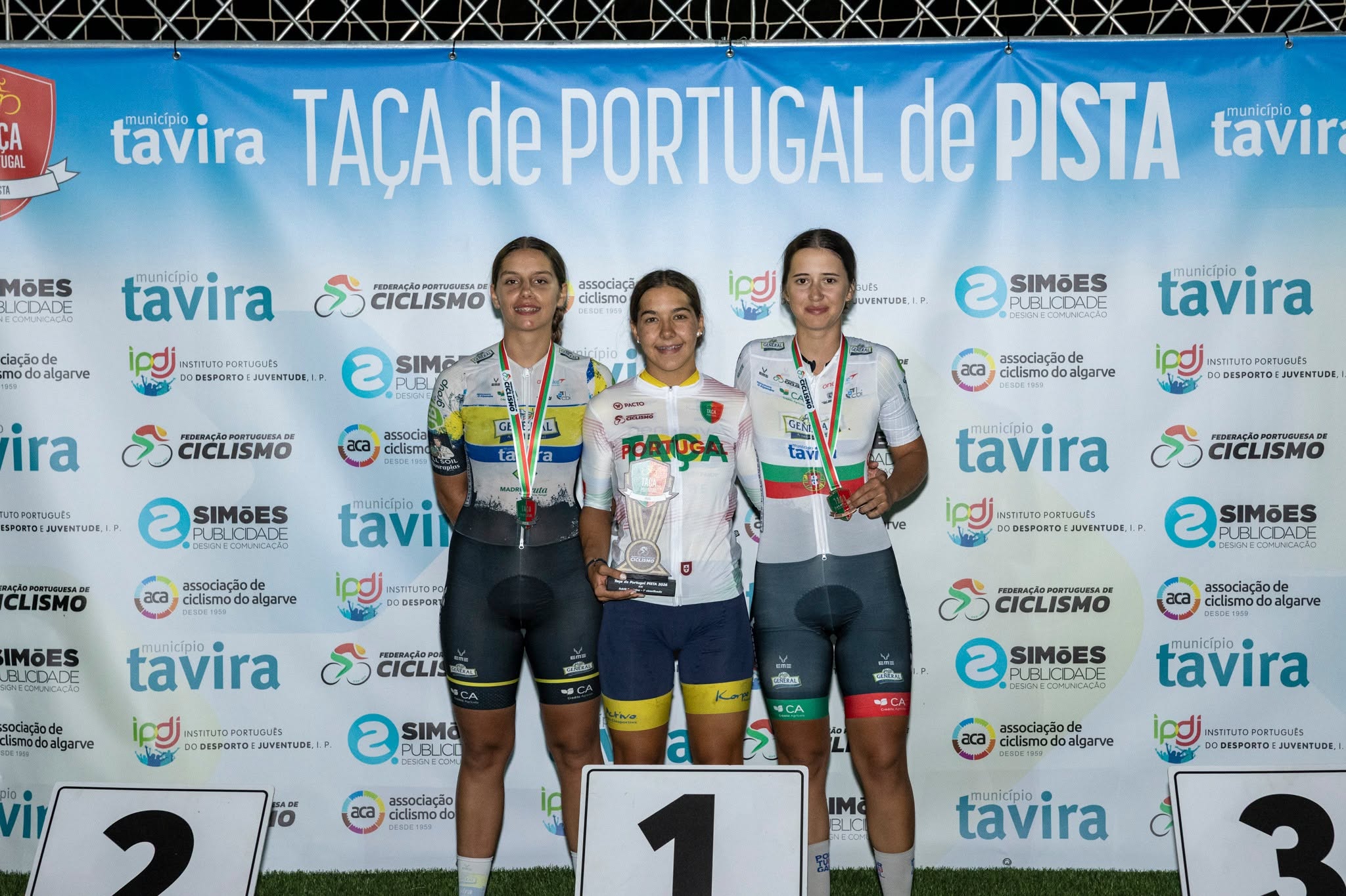 O pódio da Taça de Portugal do Km das juniores femininas com Juliana Teixeira, Laura Simões e Bruna Carmo