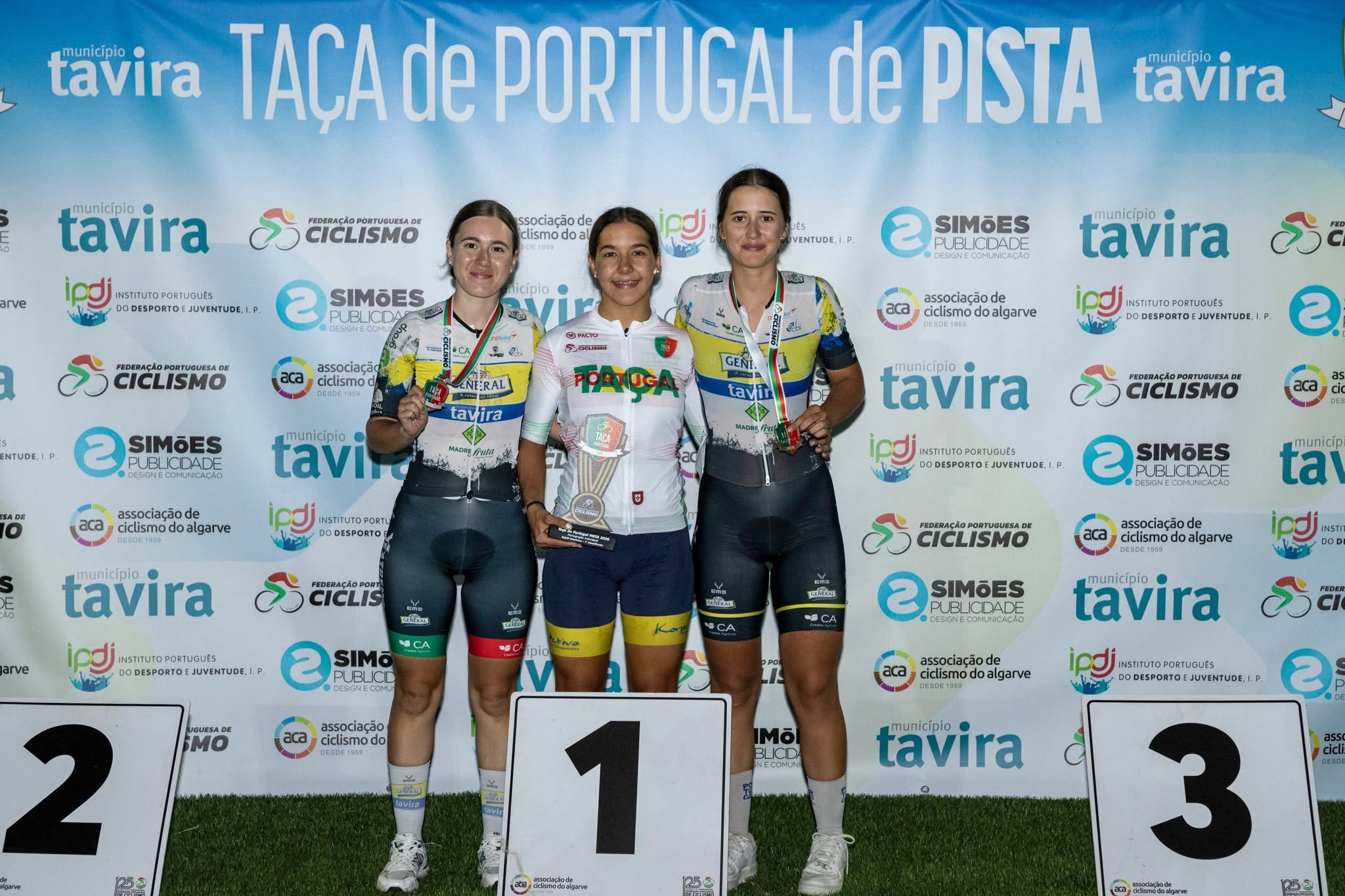 O pódio da Taça de Portugal de Perseguição Individual das juniores femininas com Eva Emídio, Laura Simões e Bruna Carmo