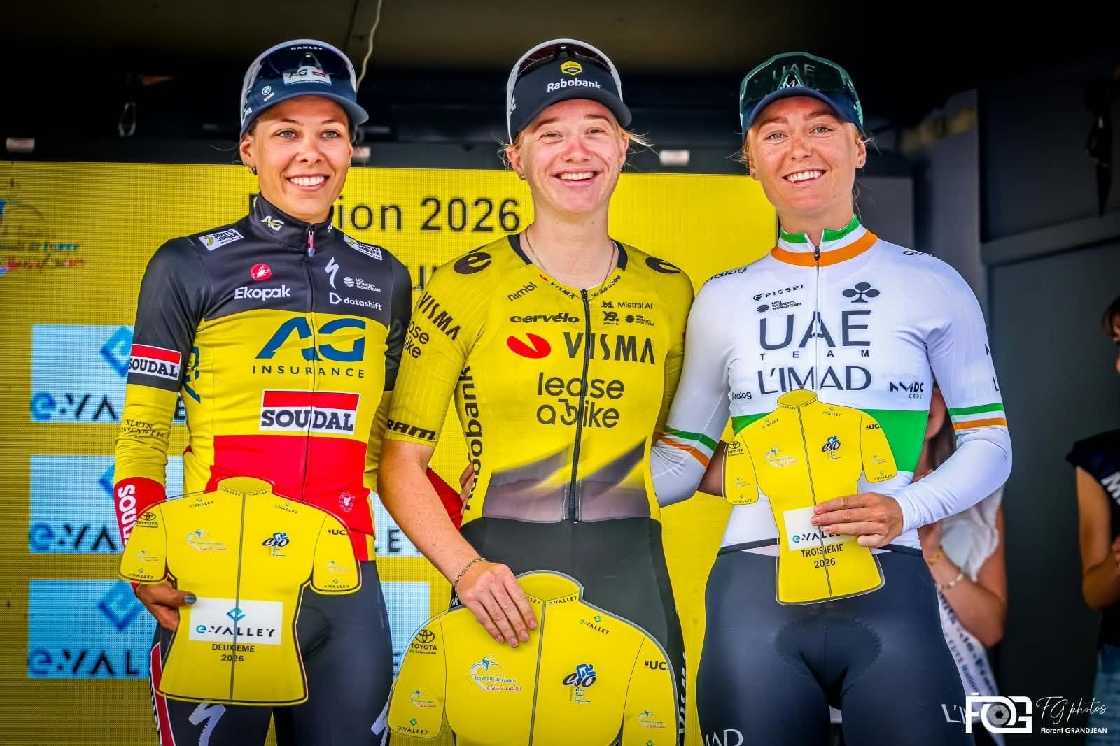 O pódio d'A Travers les Hauts de France com Shari Bossuyt, Nienke Veenhoven e Lara Gillespie (Foto: Florent Grandjean / A Travers les Hauts de France)
