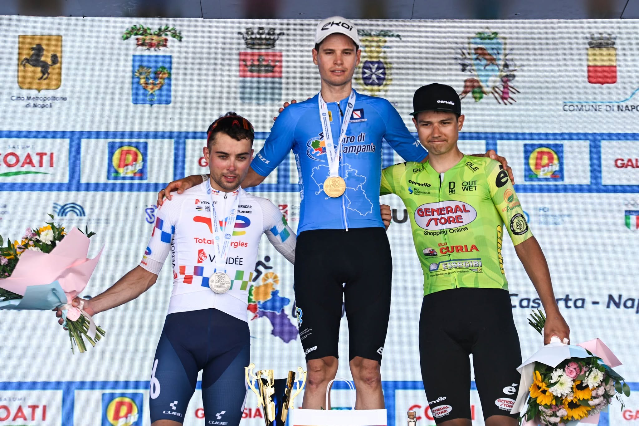 O pódio do Giro di Campania com Alexandre Delettre, Eric Fagundez e Andrii Ponomar