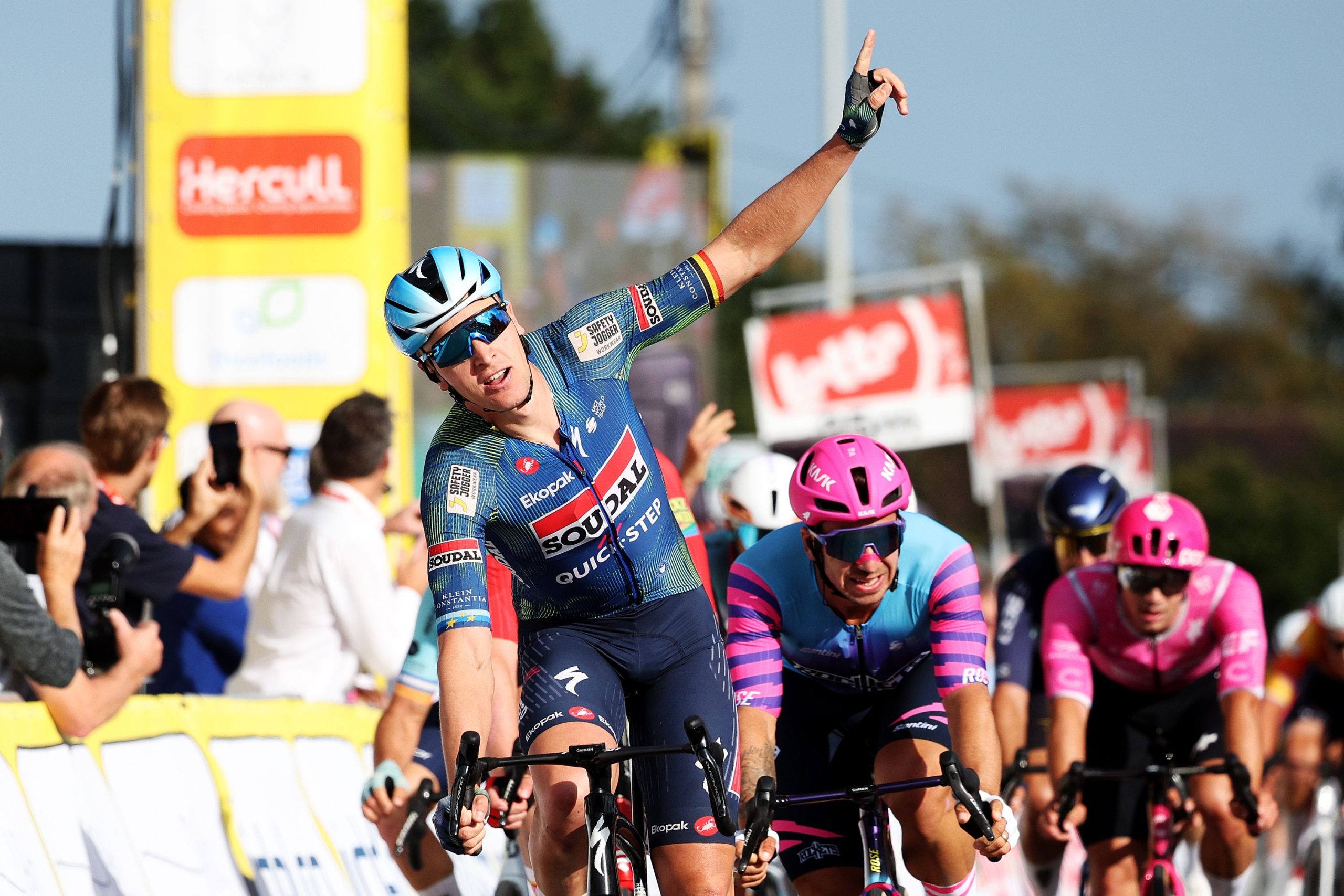 Tim Merlier conquista Kamp. van Vlaanderen com um poderoso sprint!