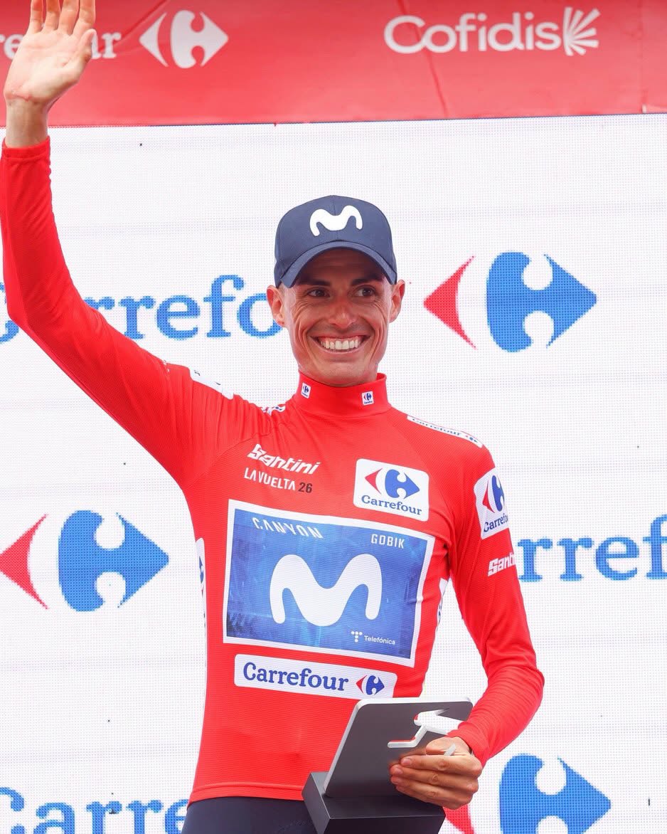 Enric Mas segue o camisola vermelha da La Vuelta (Foto: SprintCyclingAgency)