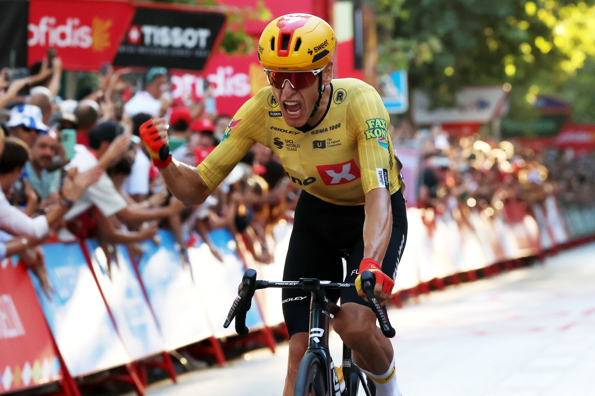 Tobias Johannessen estreou-se a vencer no World Tour na etapa final da La Vuelta (Foto: Getty Images)