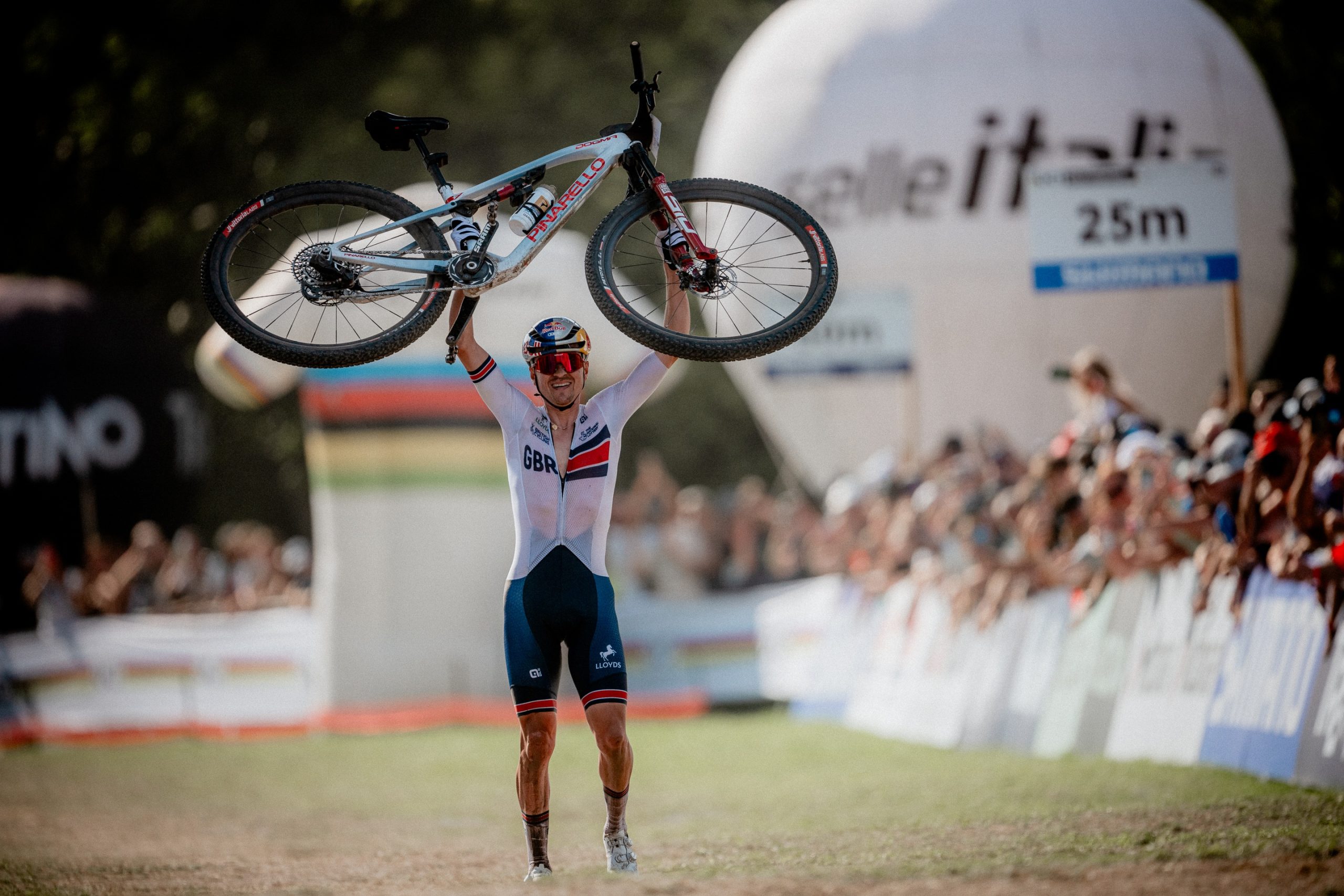 Tom Pidcock e Sina Frei são os novos Campeões do Mundo de XCO!