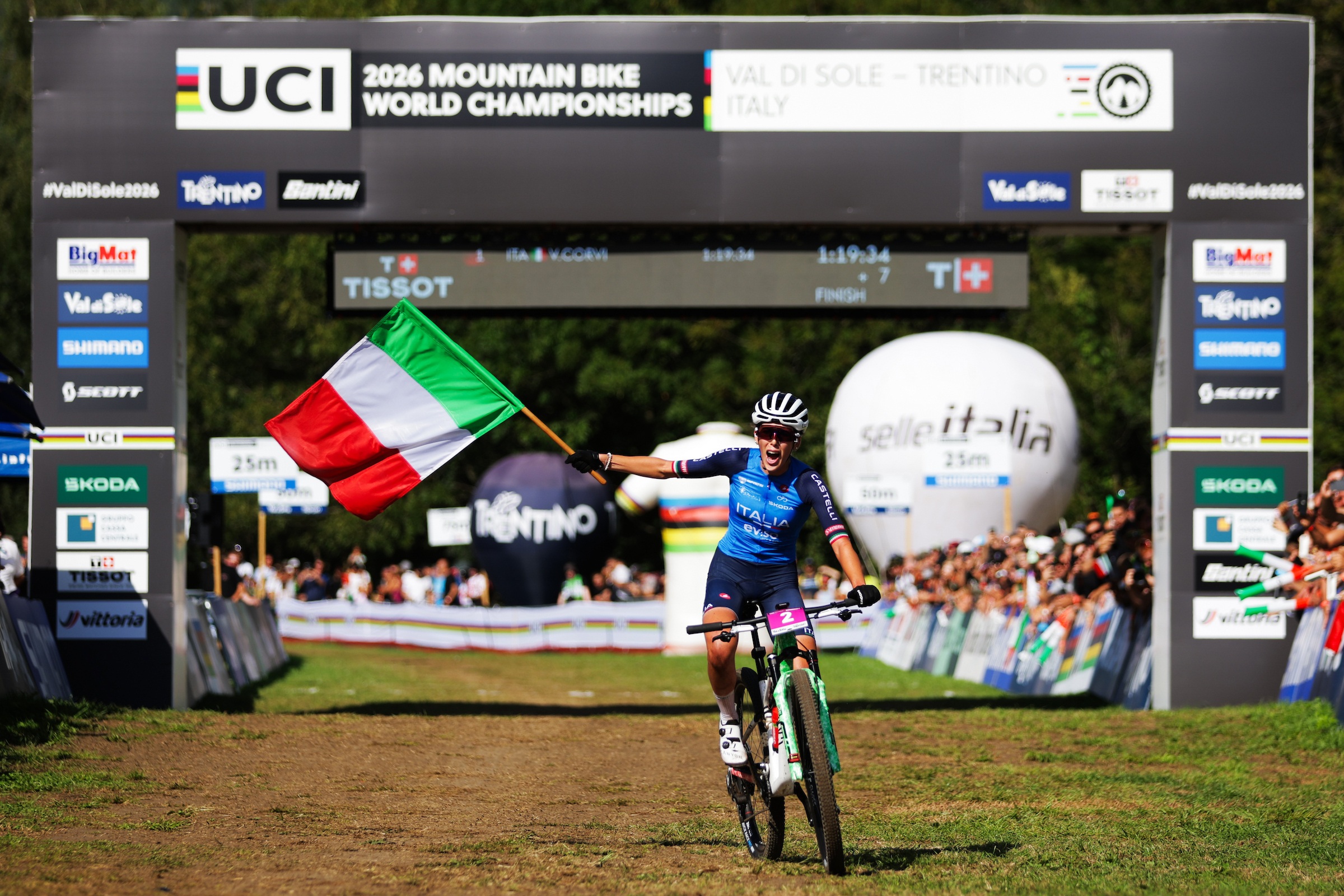 Valentina Corvi e Naël Rouffiac são os novos Campeões do Mundo de XCO em Sub-23!