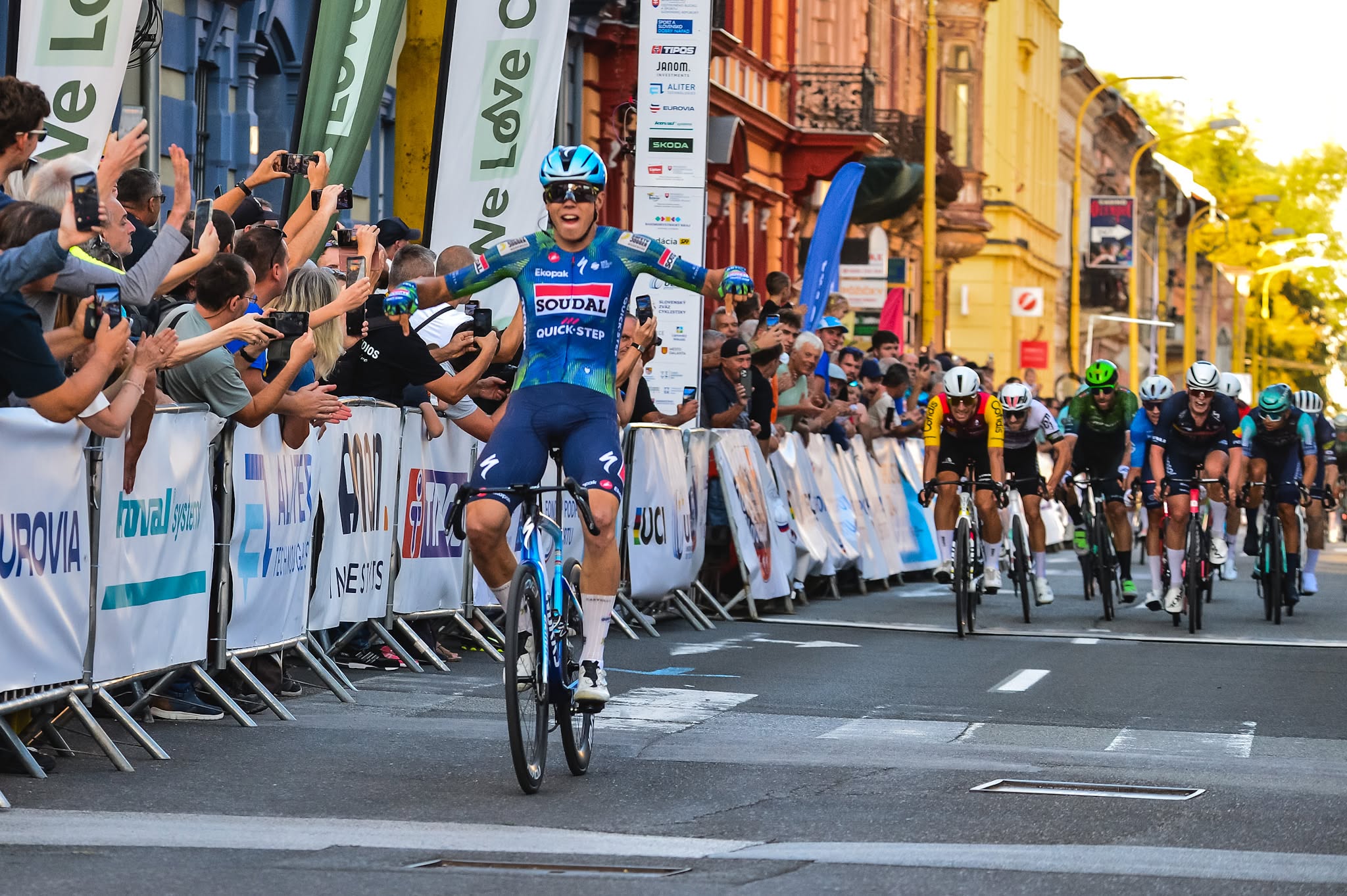 Paul Magnier vence etapa 1 do Okolo Slovenska com sprint dominador!