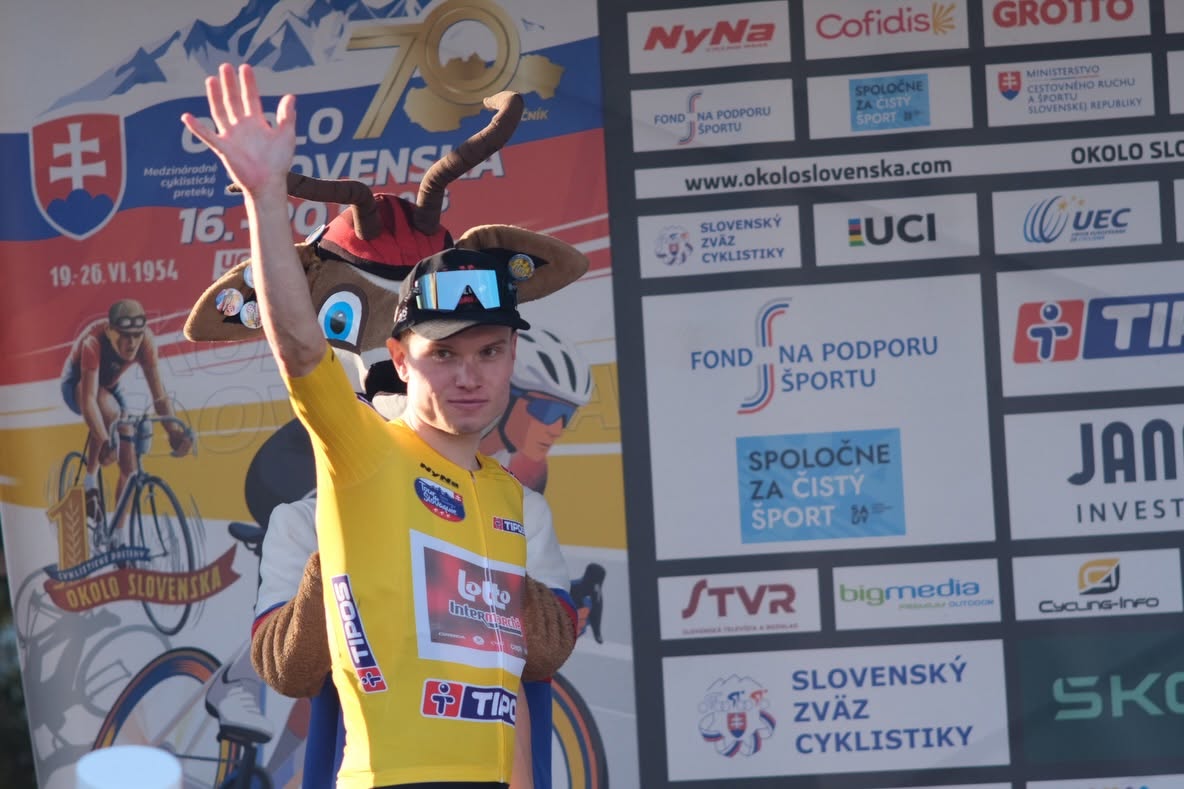Lennert van Eetvelt manteve a camisola amarela do Okolo Slovenska