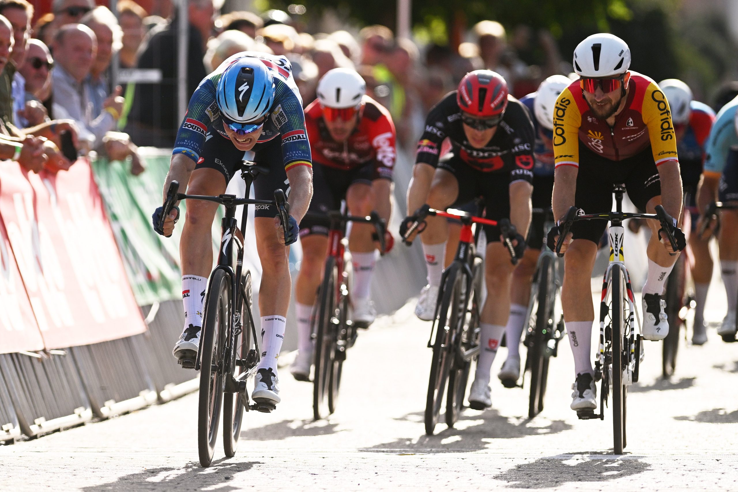 Tim Merlier impõe-se ao sprint e conquista Omloop van het Houtland!