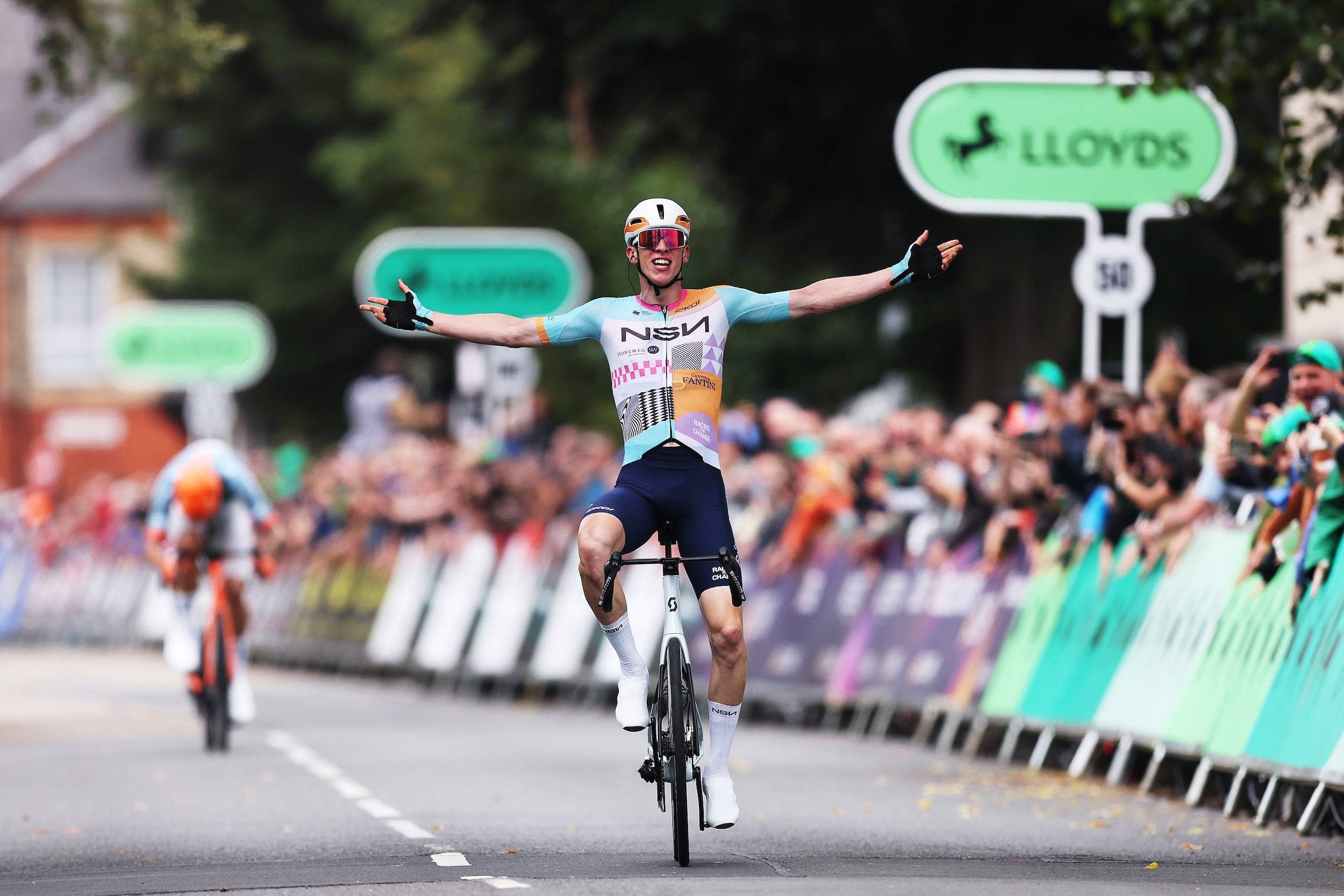 Lewis Askey regressa às vitórias na etapa 1 do Tour of Britain e é o primeiro líder da geral!