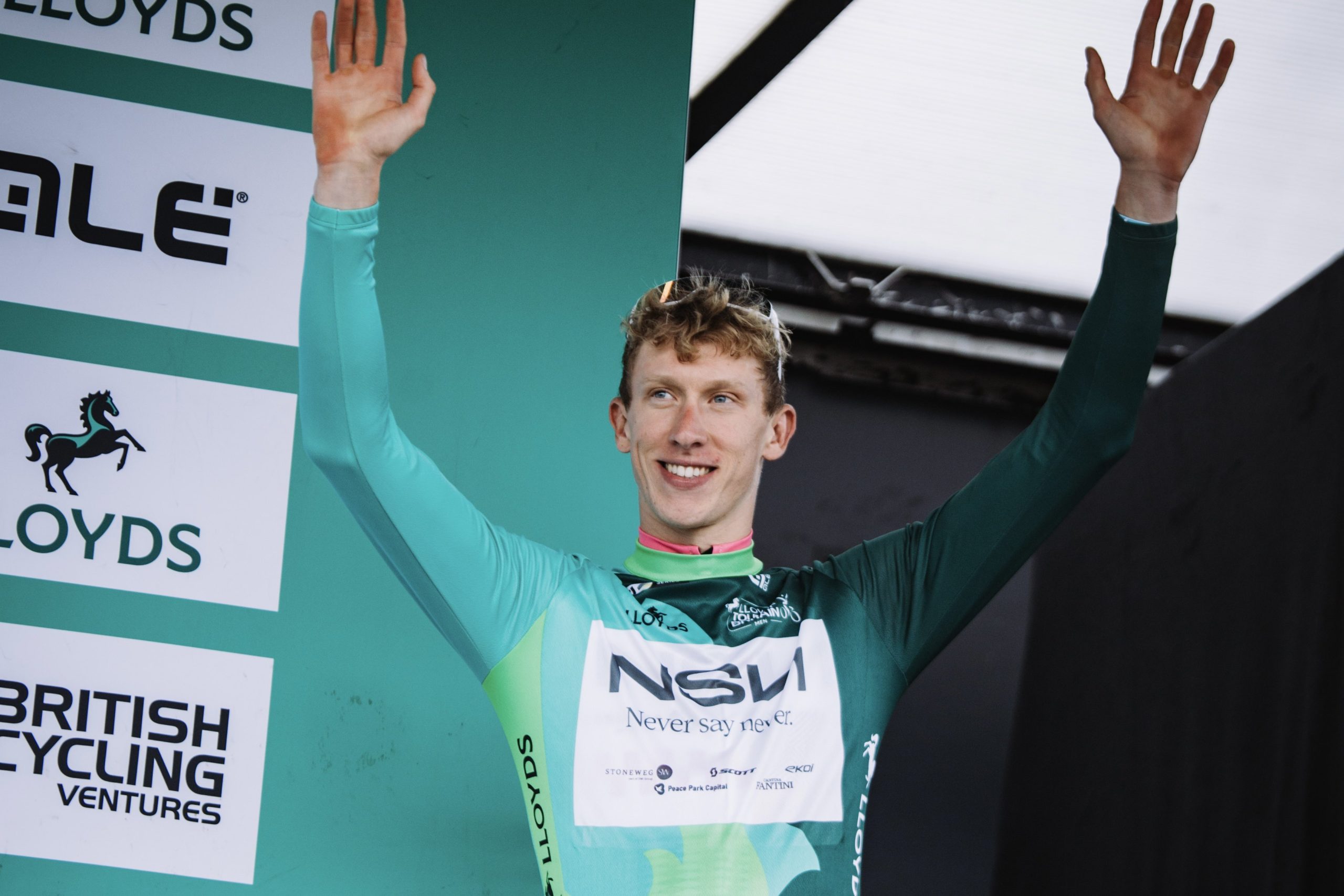 Lewis Askey segue o camisola verde do Tour of Britain (Foto: NSN Cycling Team)