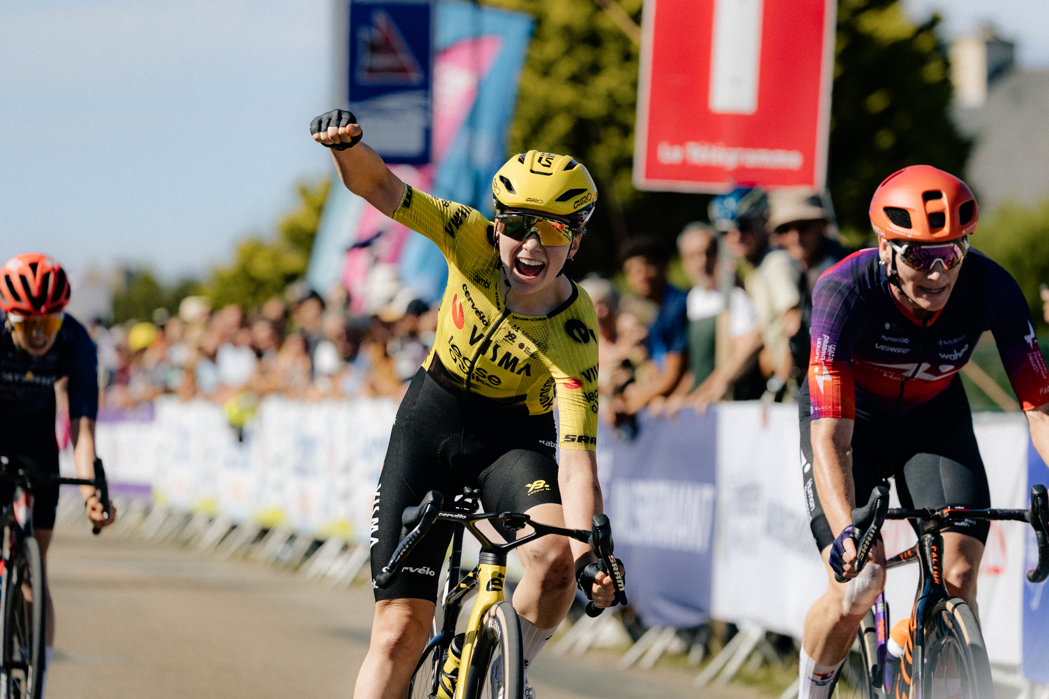 Sarah van Dam estreia-se a vencer como profissional na Tout commence en Finistère Ladies Classic!