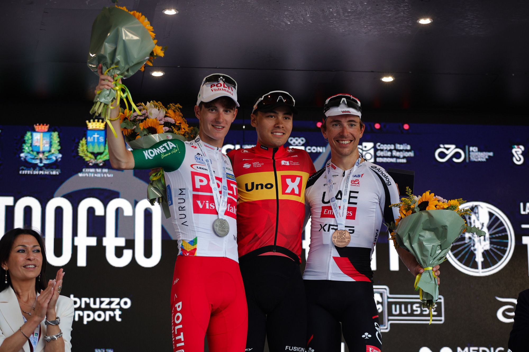 O pódio do Trofeo Matteotti com Ludovico Crescioli, Sakarias Loland e Benoit Cosnefroy