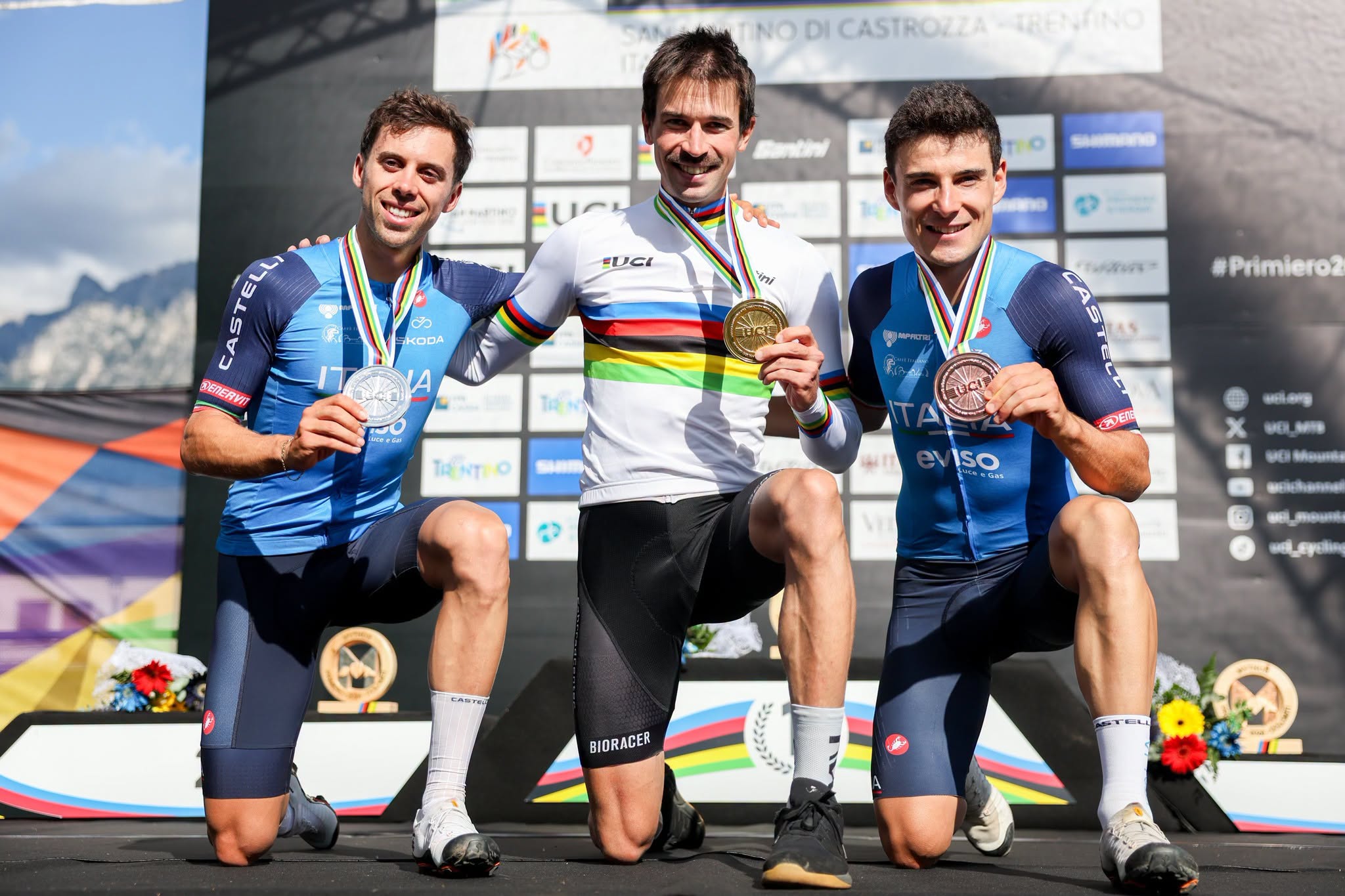 O pódio dos elites masculinos com Gioele De Cosmo, Andreas Seewald e Jakob Dorigoni