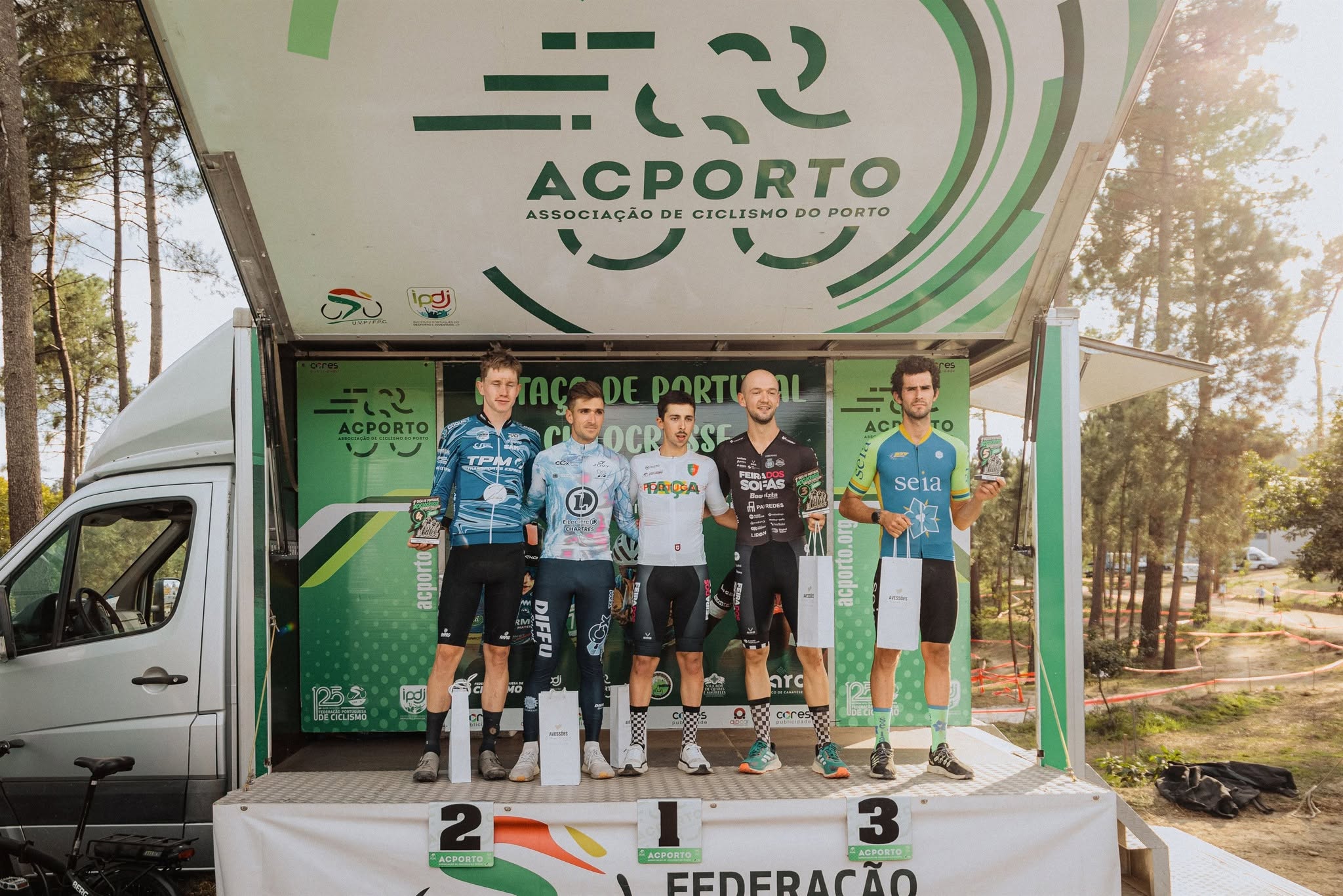 O pódio dos elites masculinos com Florian Fery, Mathieu Morichon, Rafael Sousa, Bruno Silva e Rui Ferreira