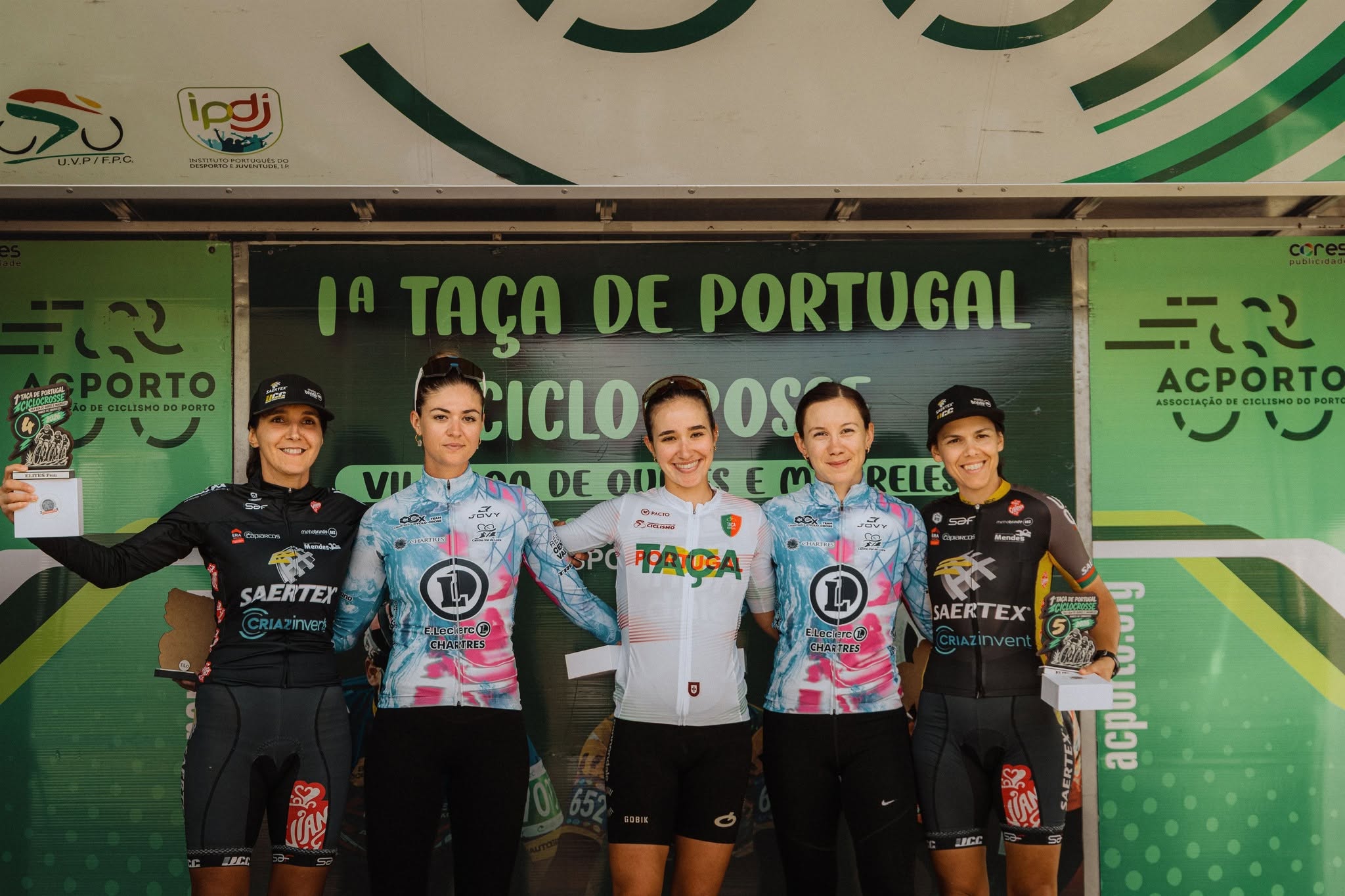 O pódio das elites femininas com Tânia Lima, Anais Morichon, Ana Santos, Audrey Weingarten e Leandra Gomes
