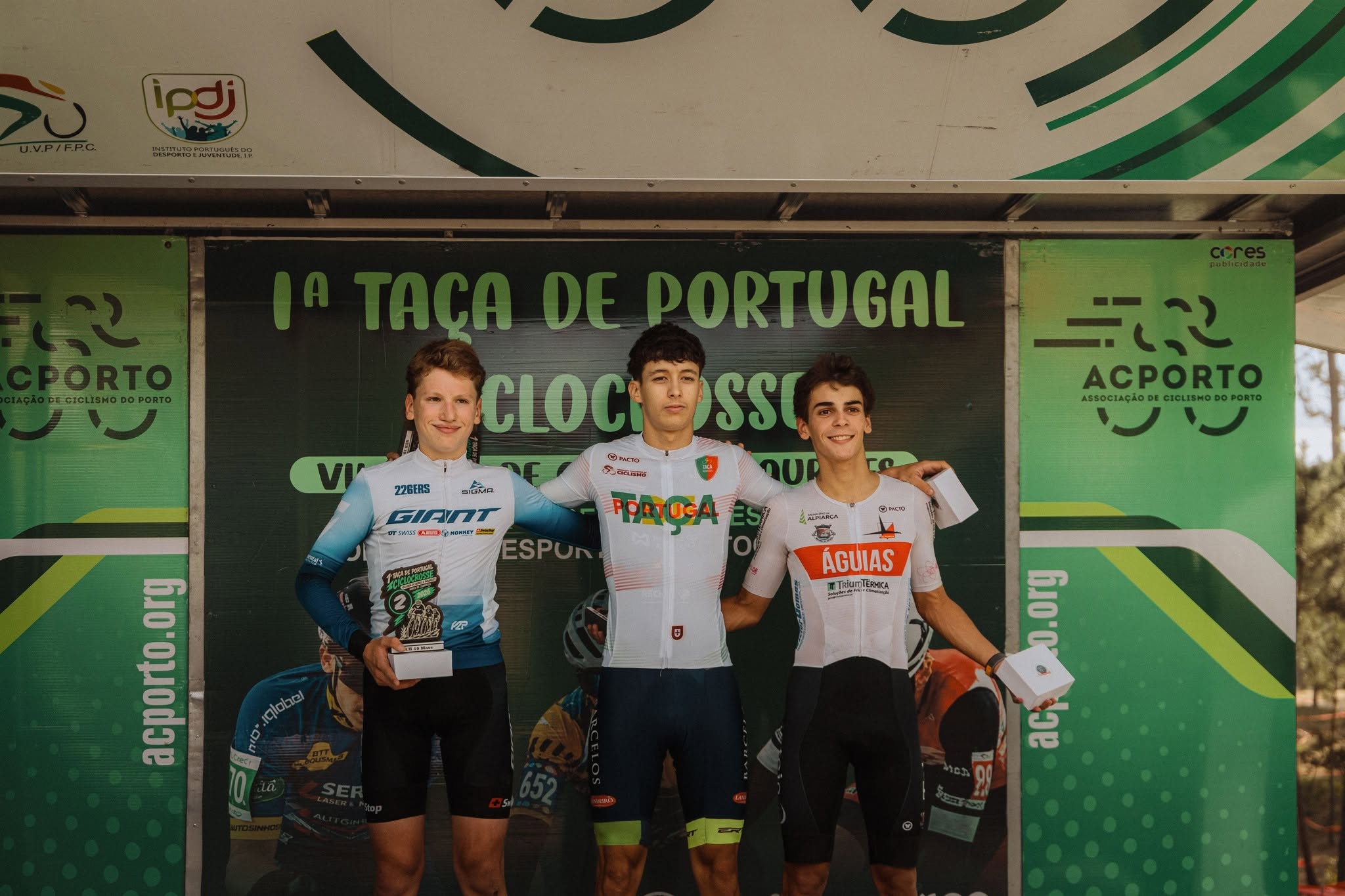O pódio dos juniores masculinos com Raphael Rogier, Afonso Falcão e Pedro Galvão