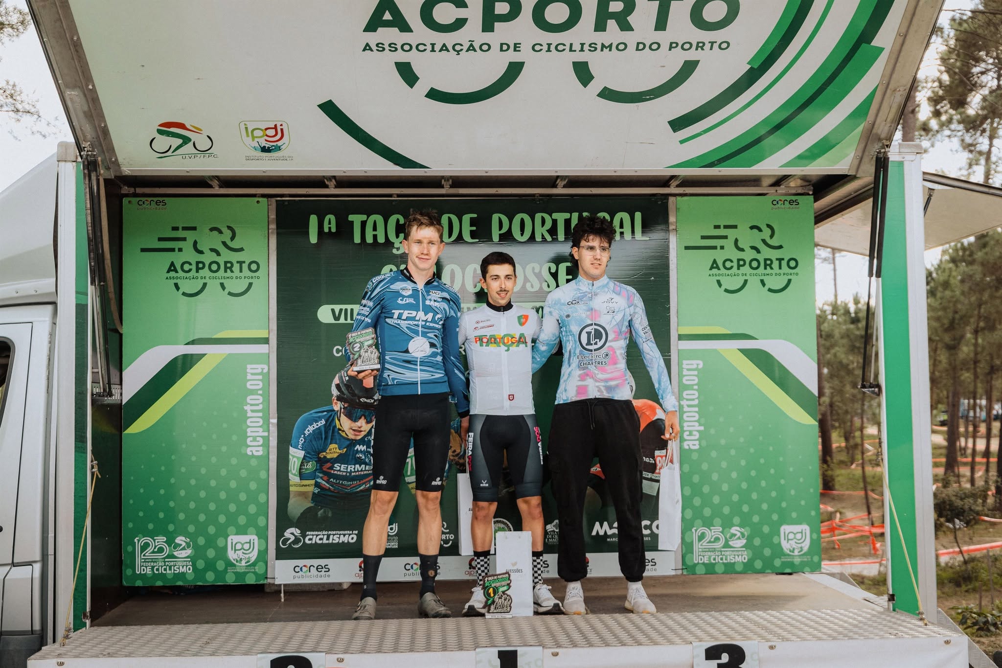 O pódio dos sub-23 masculinos com Florian Fery, Rafael Sousa e Gabin Gauthier