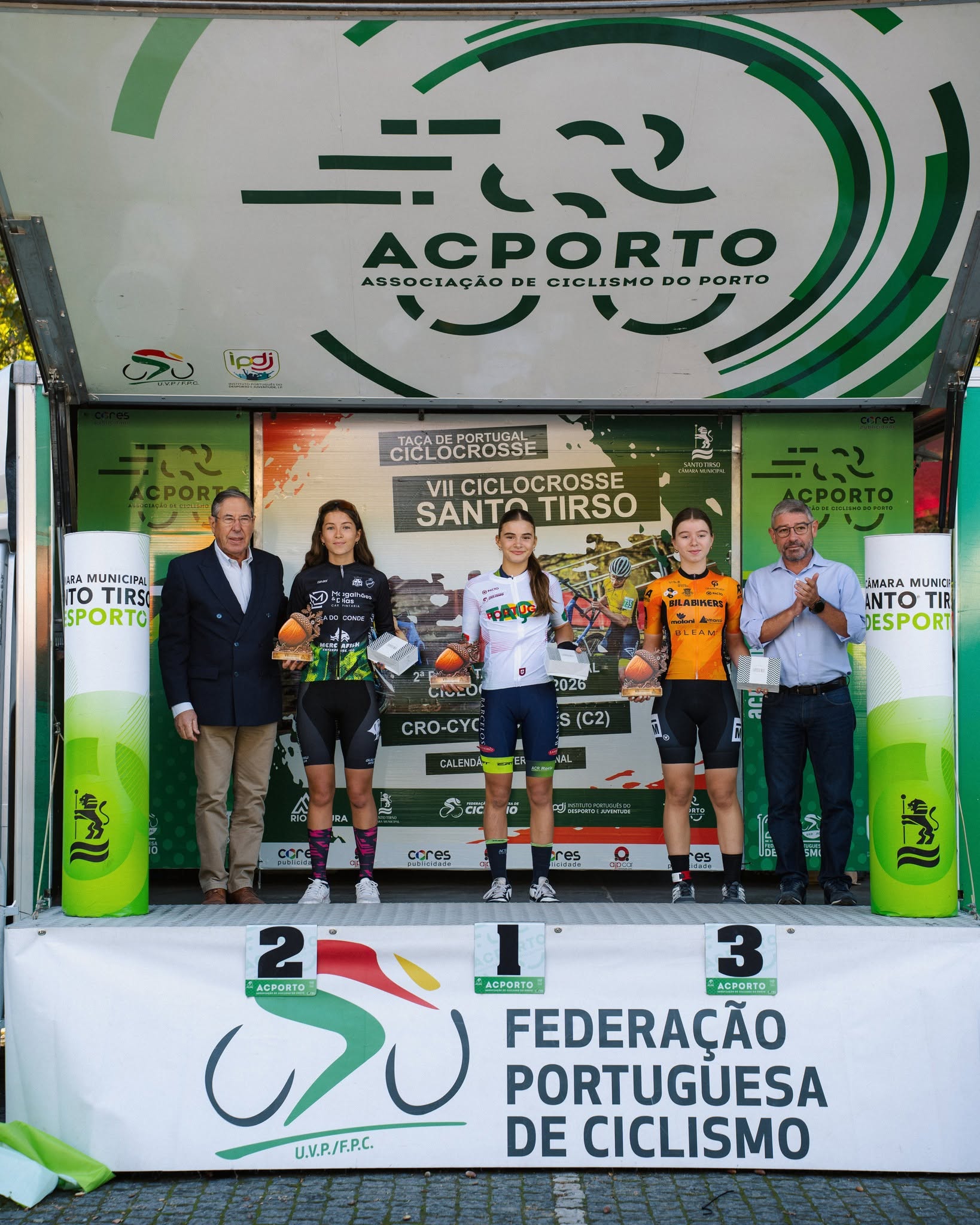 O pódio das cadetes femininas com Mariana Ribeiro, Matilde Fernandes e Matilde Correia