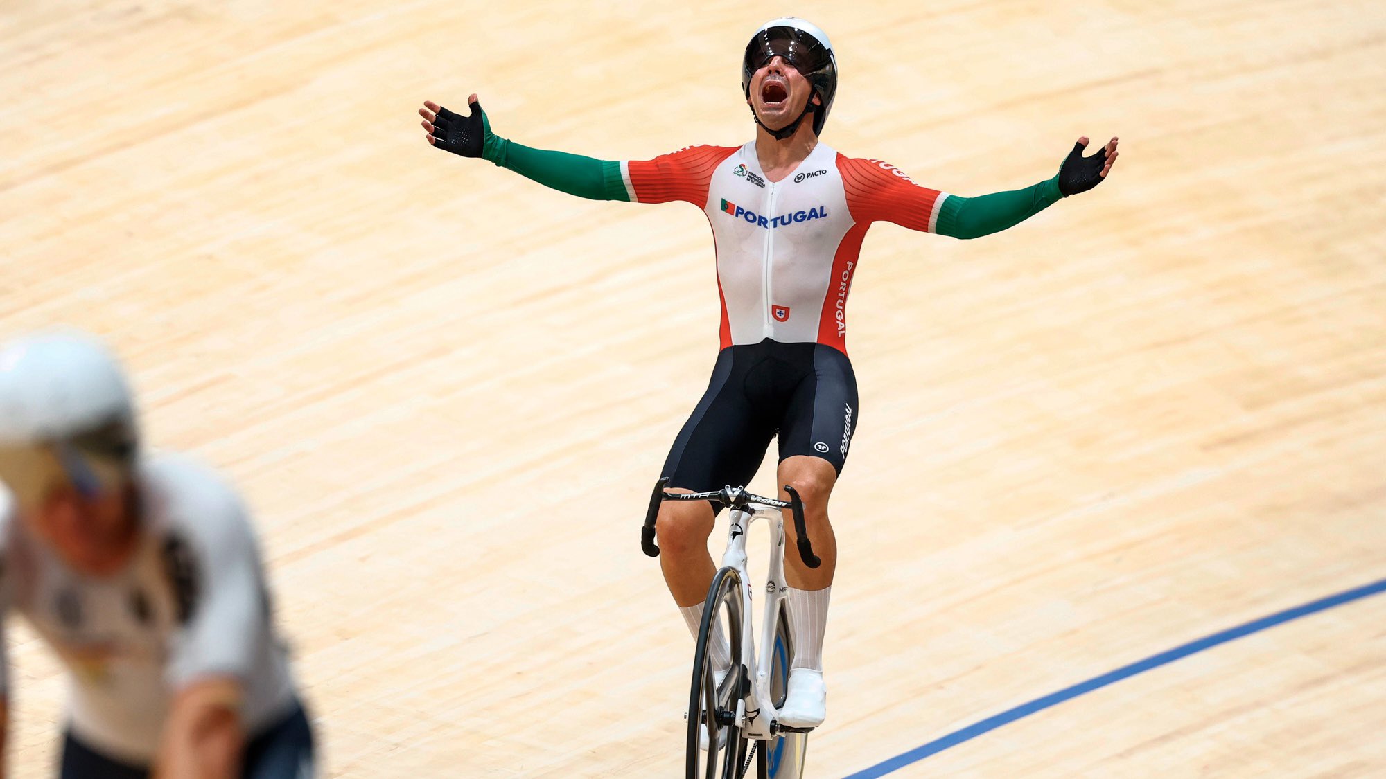 A emoção de Iúri Leitão ao sagrar-se Campeão do Mundo de Omnium em Shanghai (Foto: SprintCyclingAgency)