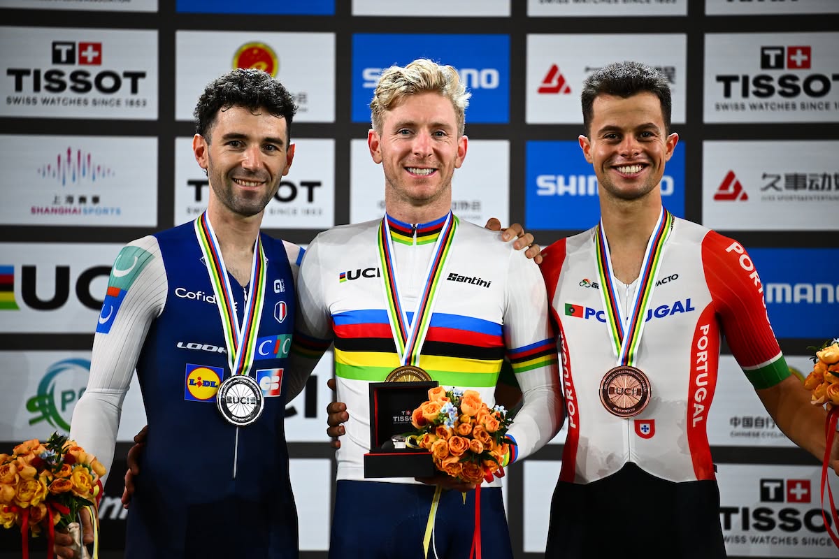 O pódio da Corrida por Pontos masculina com Benjamin Thomas, Mark Stewart e Miguel Salgueiro (Foto: UCI)