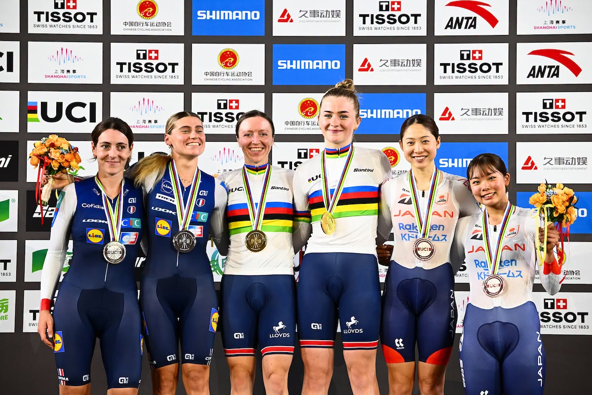 O pódio do Madison feminino com Marion Borras e Clara Copponi, Anna Morris e Erin Boothman e Tsuyaka Uchino e Maho Kakita (Foto: UCI)