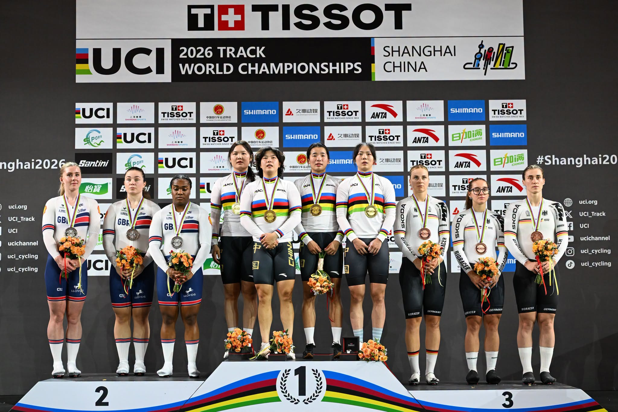 O pódio do Sprint Coletivo feminino com Reino Unido, China e Alemanha (Foto: UCI)